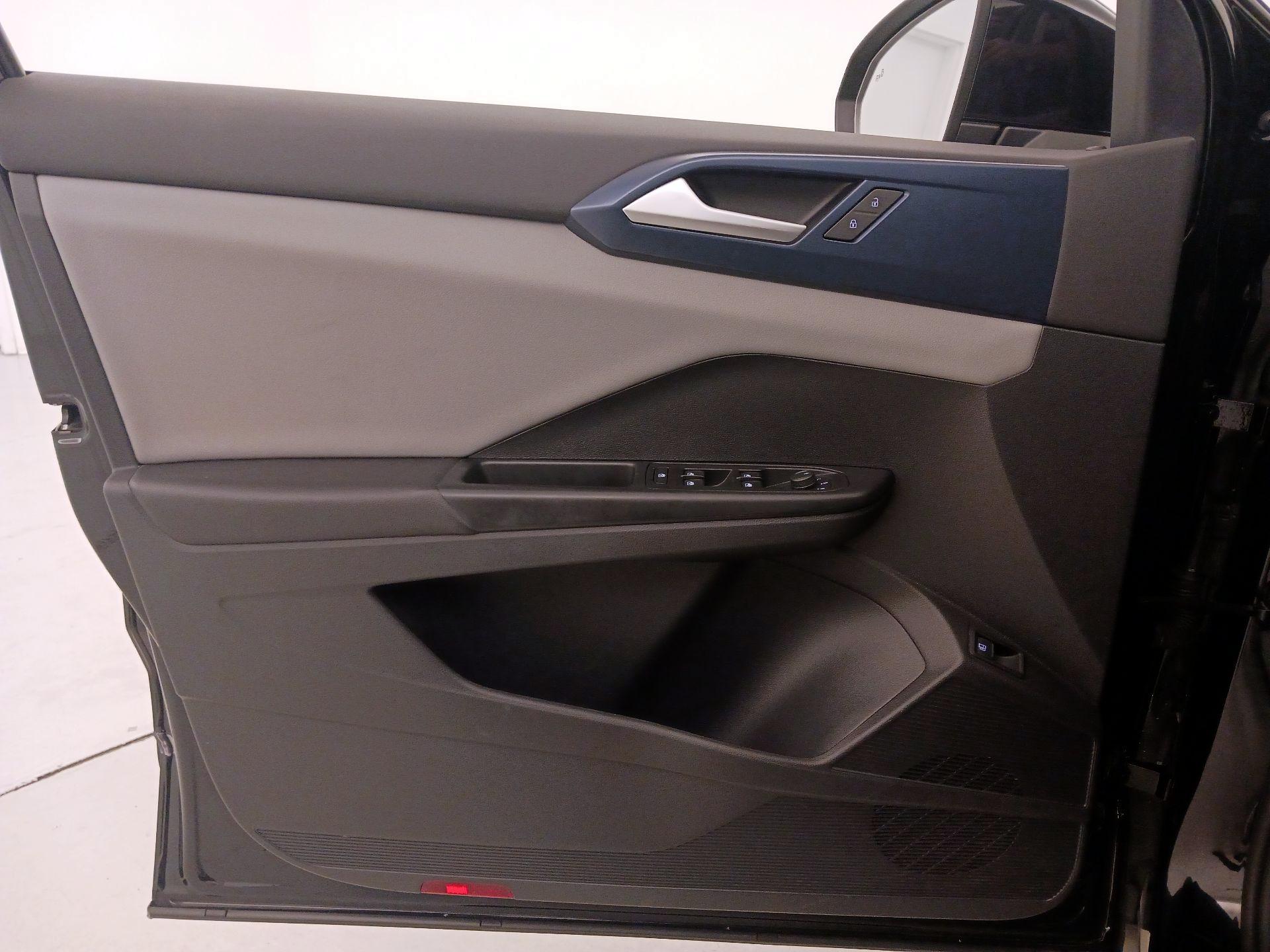 Thumbnail: 2022 Volkswagen Taos - 12