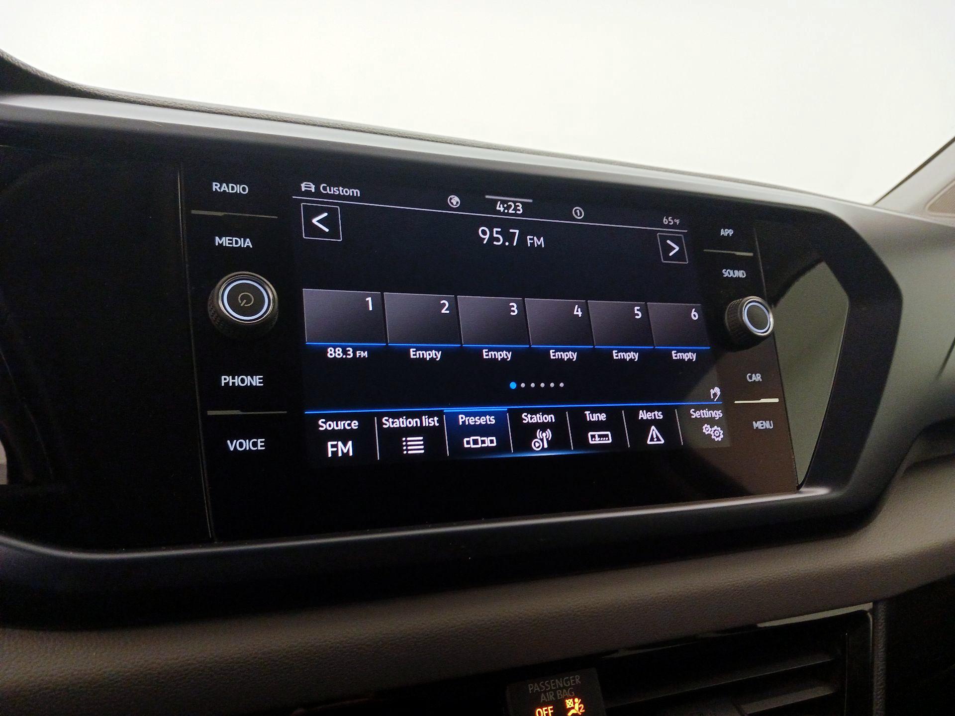 Thumbnail: 2022 Volkswagen Taos - 15