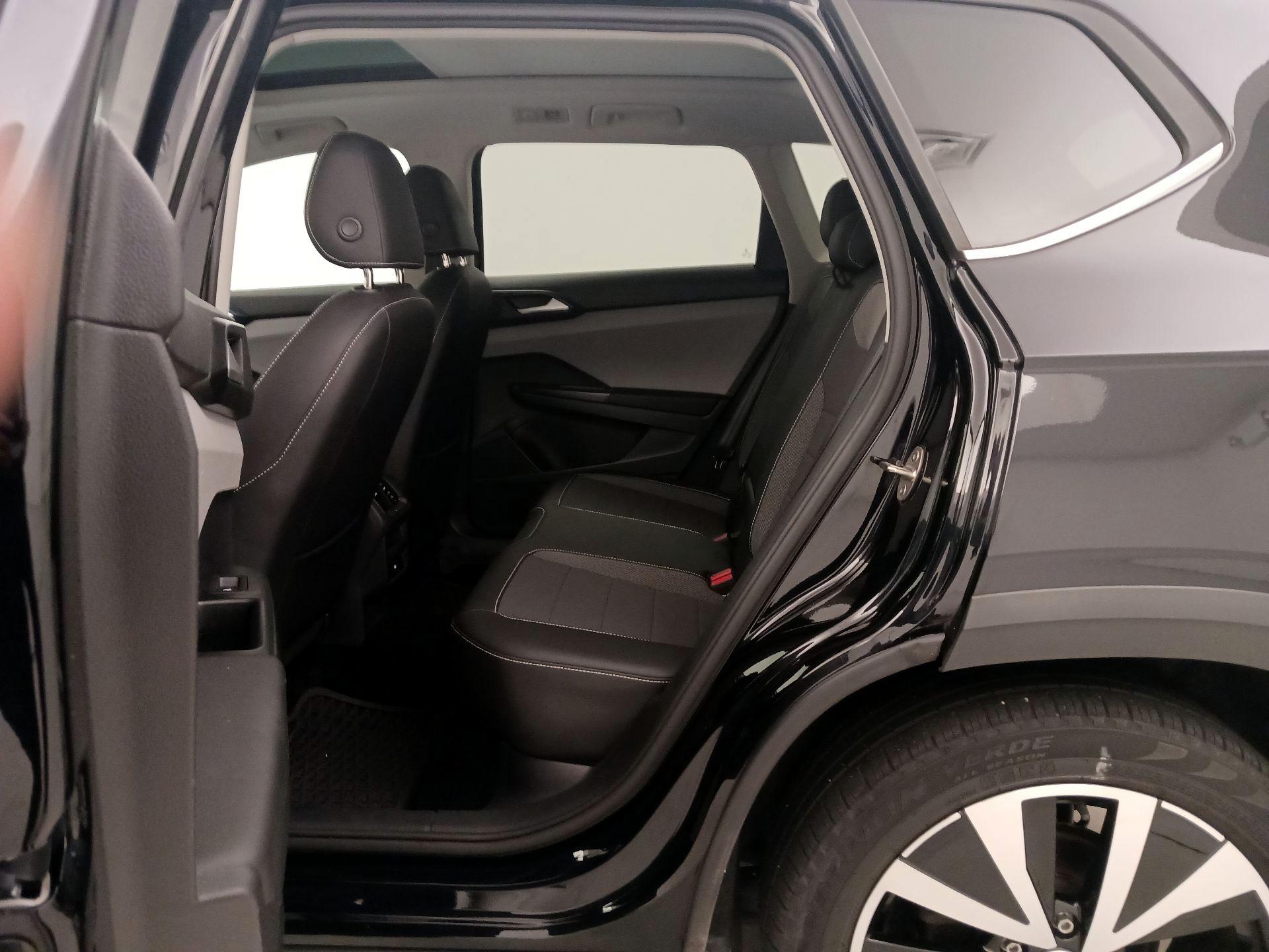 Thumbnail: 2022 Volkswagen Taos - 20