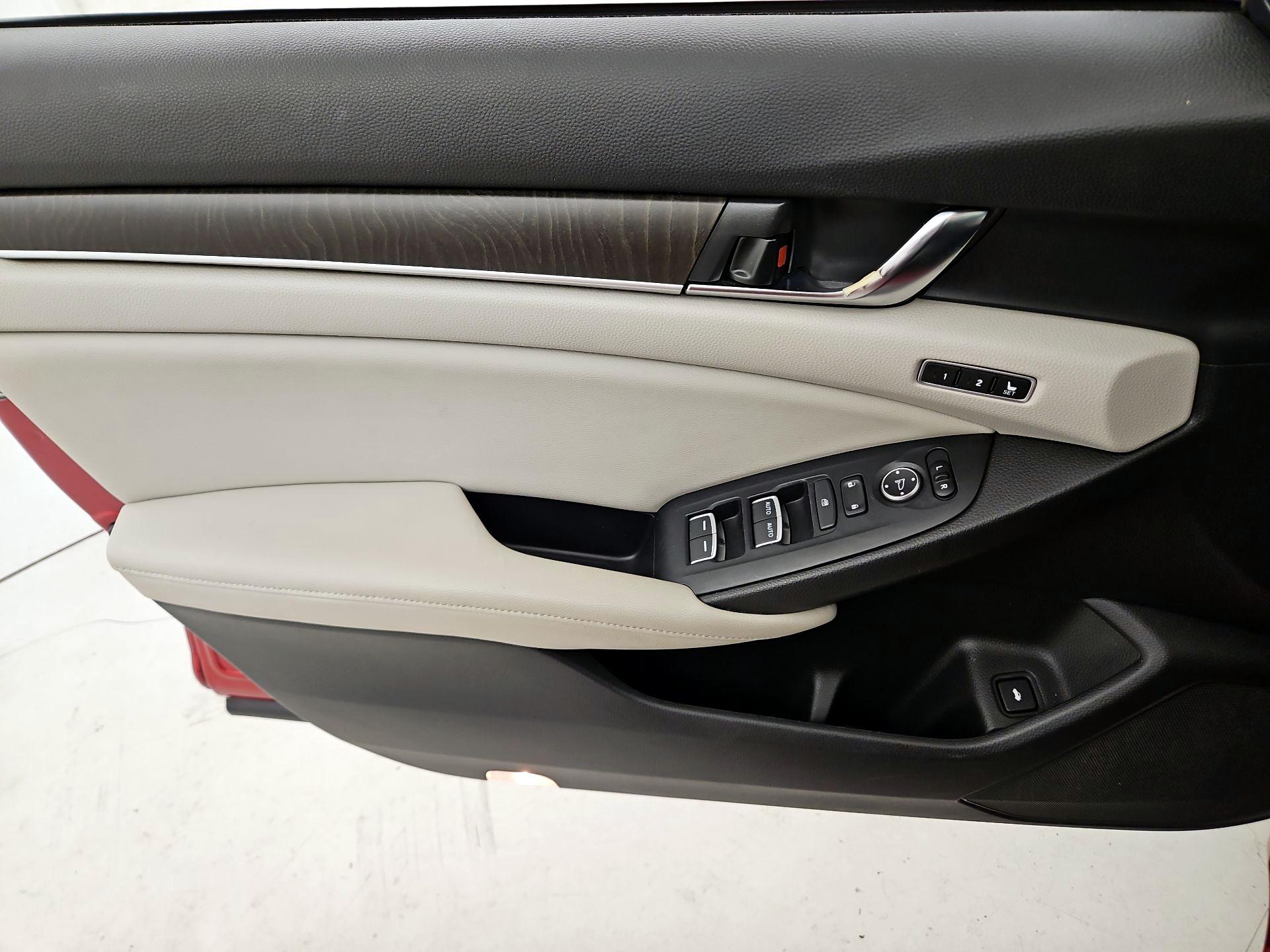 Thumbnail: 2018 Honda Accord - 12