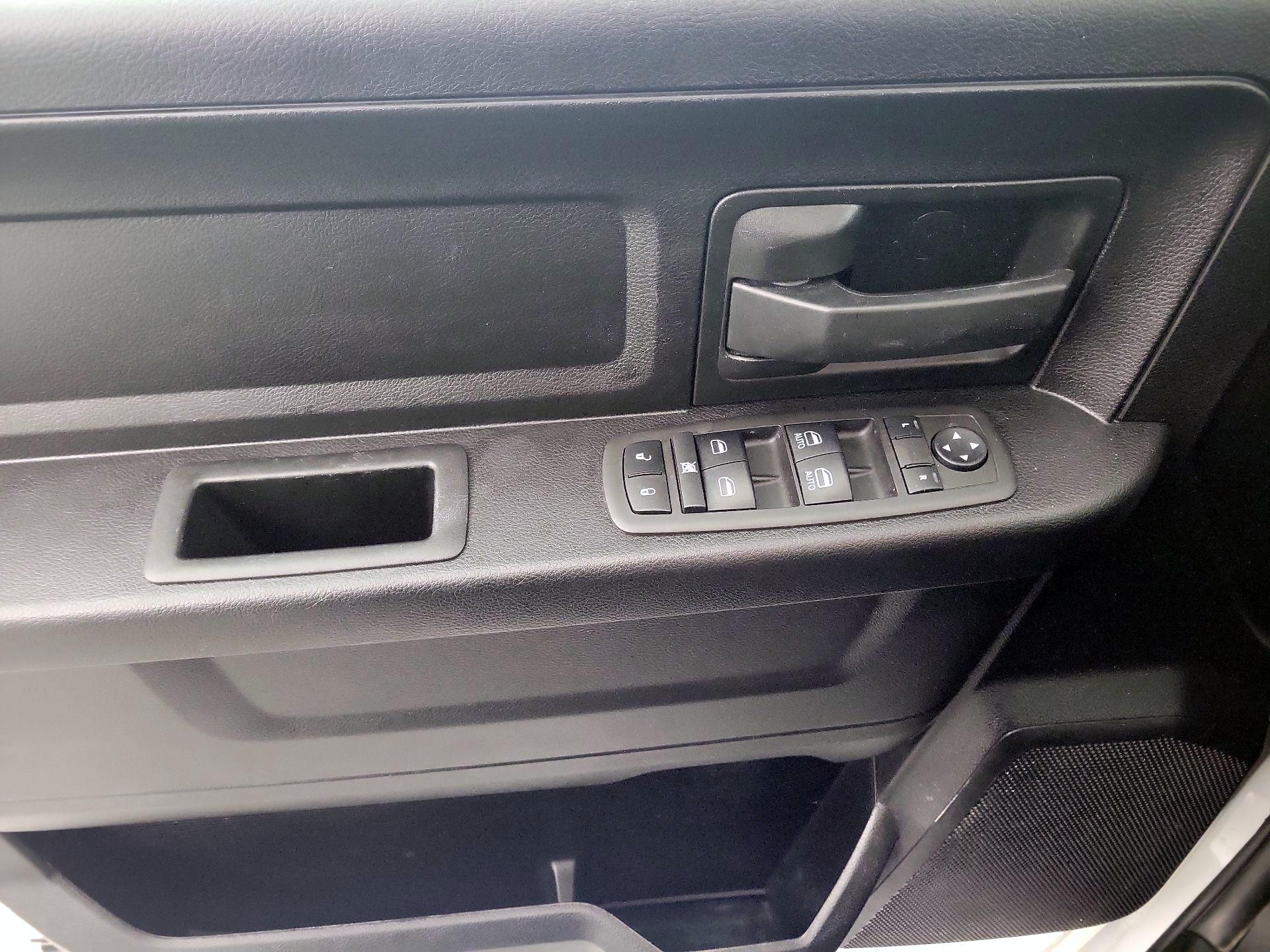 Thumbnail: 2021 RAM 1500 Classic - 10