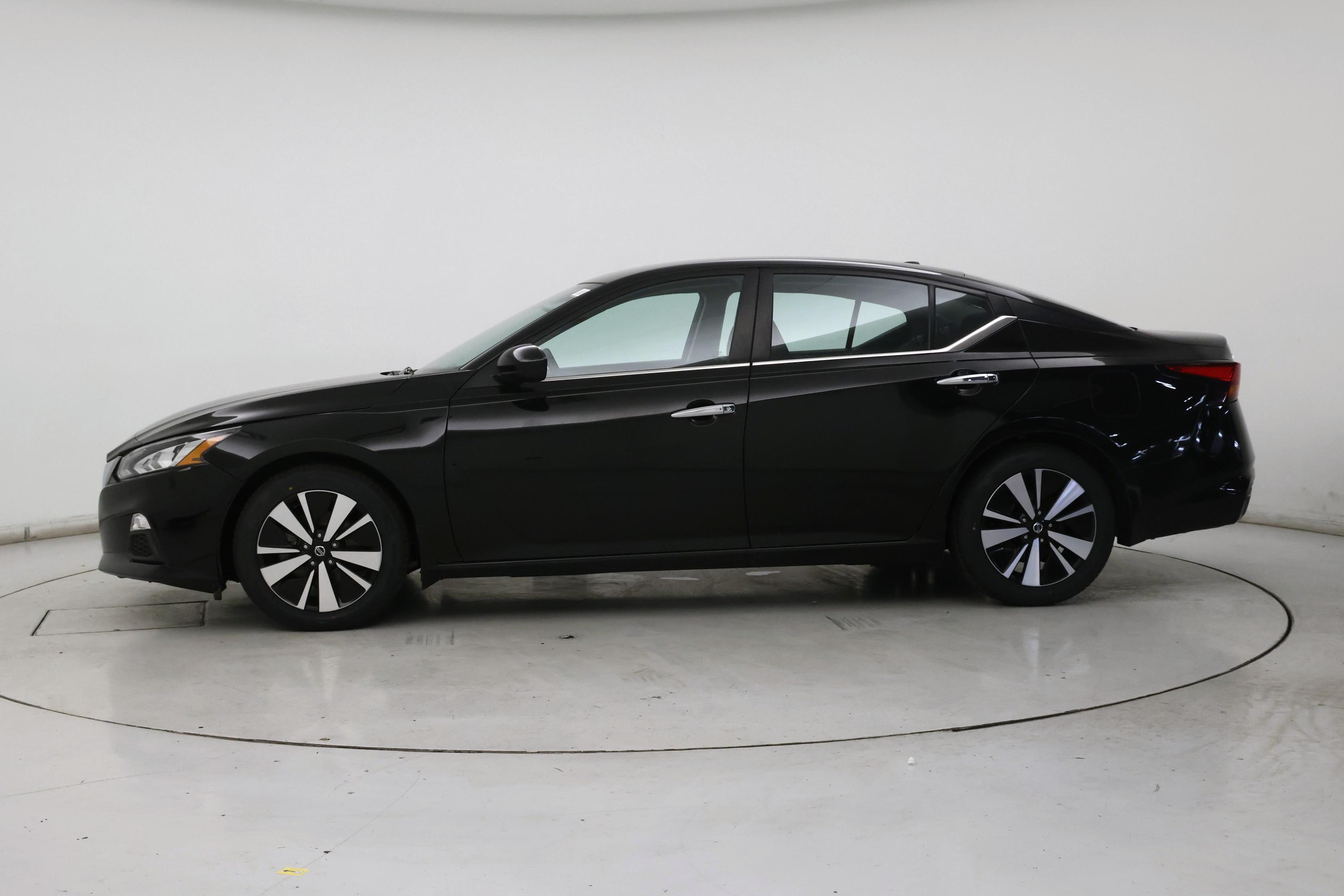 Thumbnail: 2021 Nissan Altima - 3