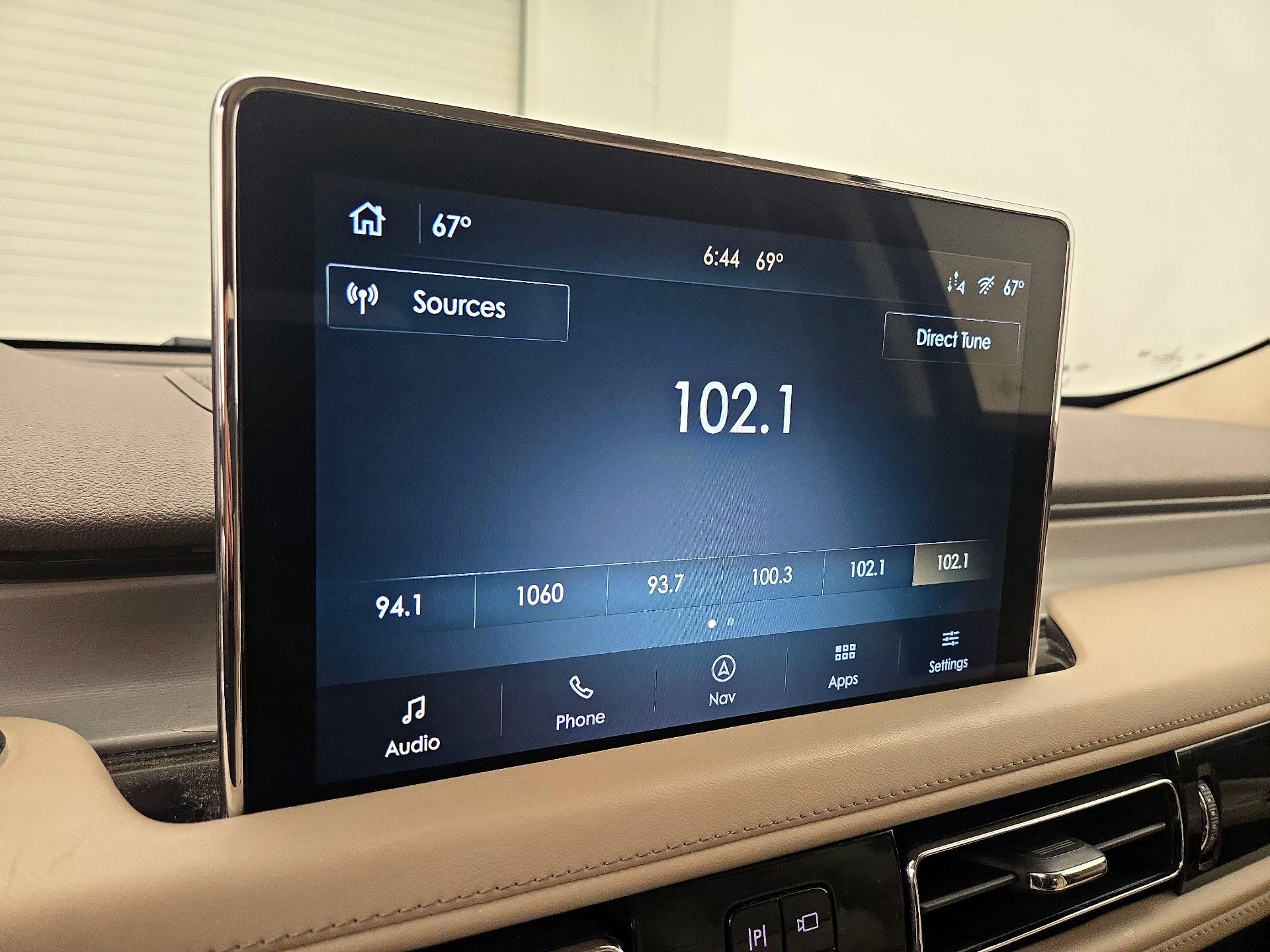 Thumbnail: 2022 Lincoln Aviator - 16