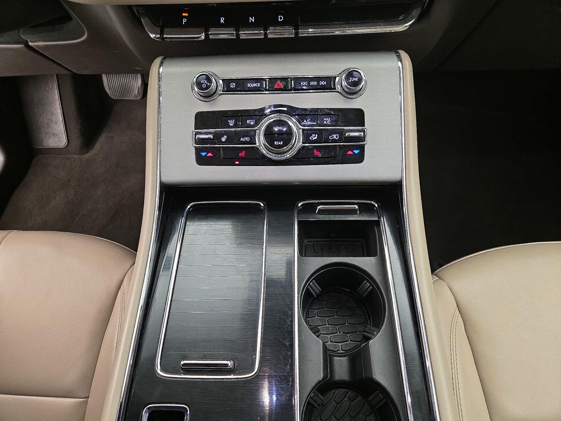 Thumbnail: 2022 Lincoln Aviator - 18