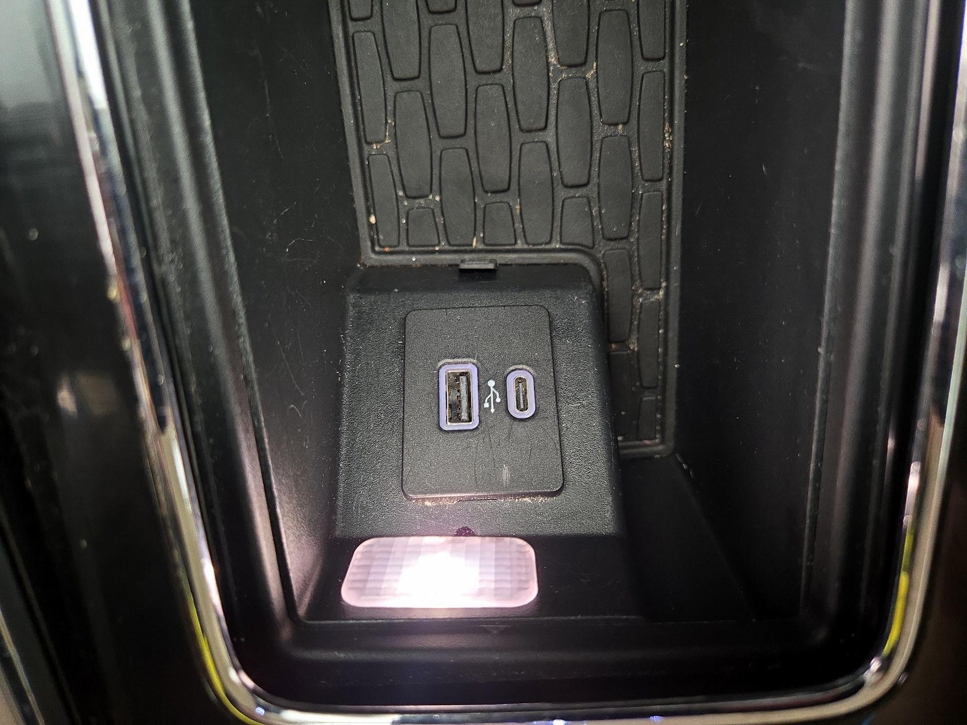 Thumbnail: 2022 Lincoln Aviator - 19