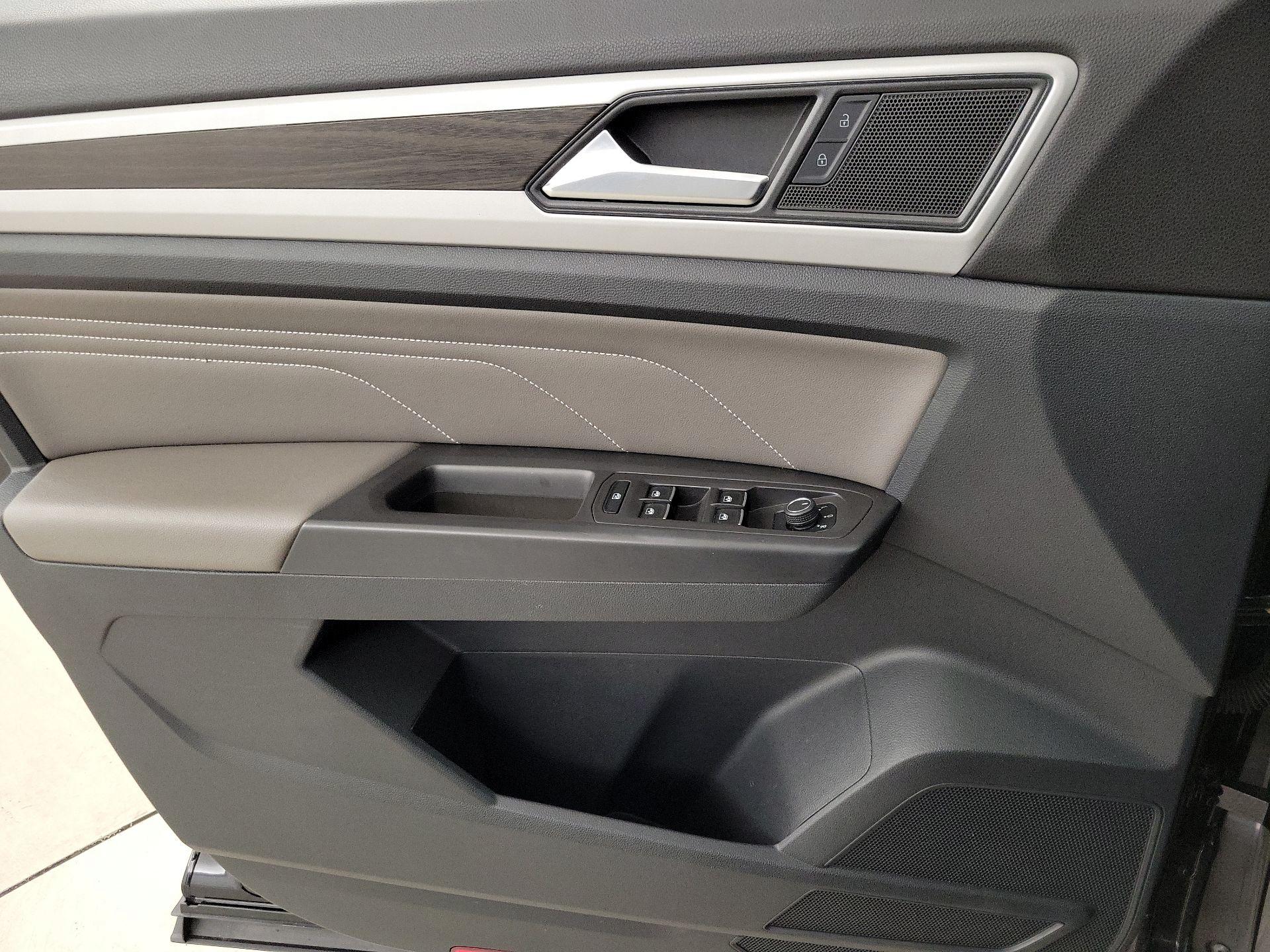 Thumbnail: 2022 Volkswagen Atlas - 12