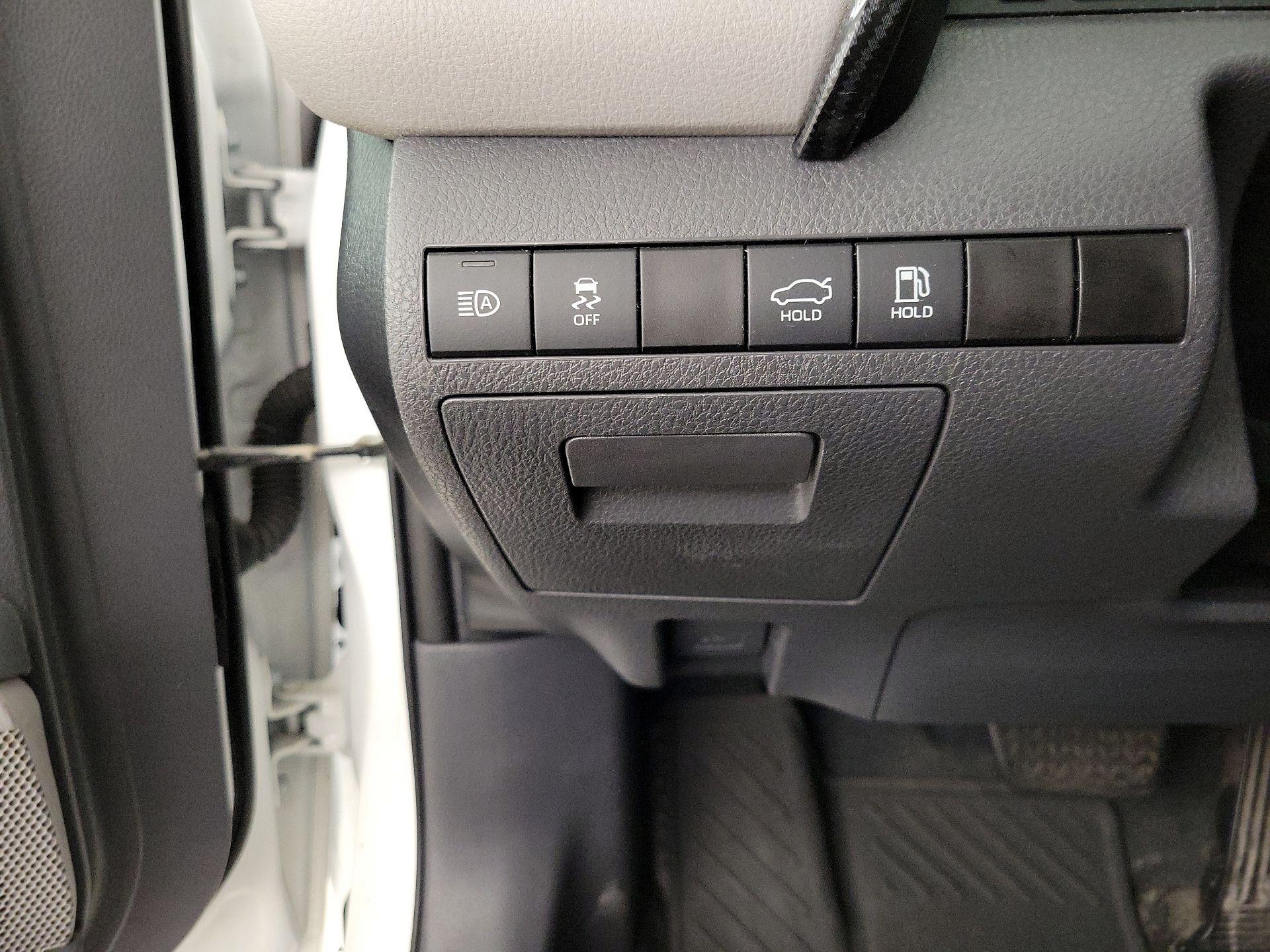 Thumbnail: 2022 Toyota Camry - 13