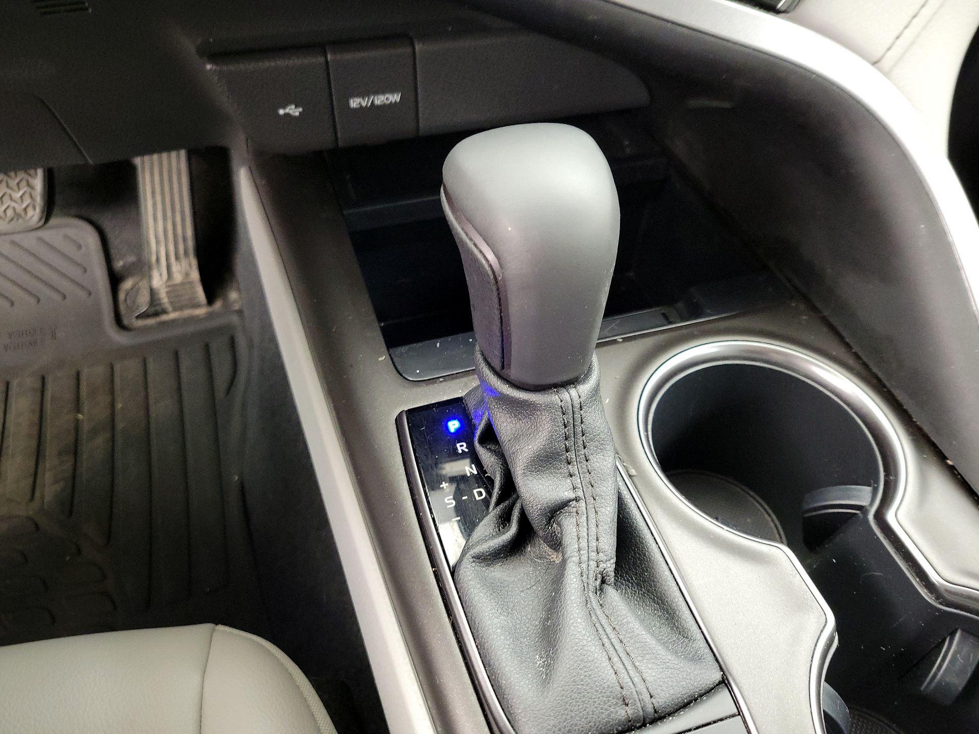 Thumbnail: 2022 Toyota Camry - 17