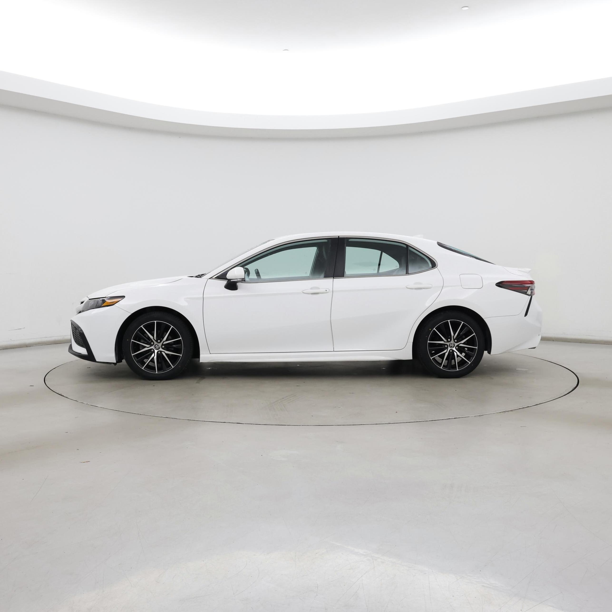 Thumbnail: 2022 Toyota Camry - 3