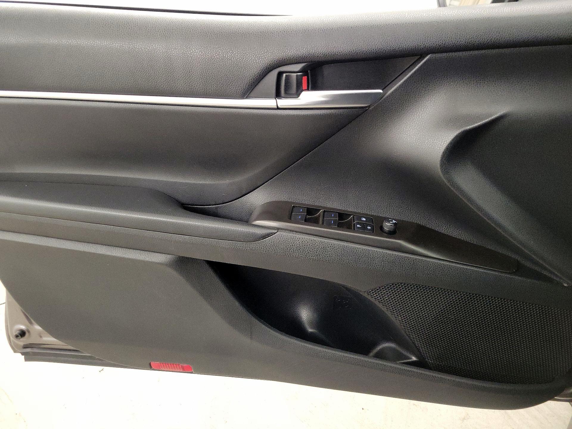 Thumbnail: 2022 Toyota Camry - 12