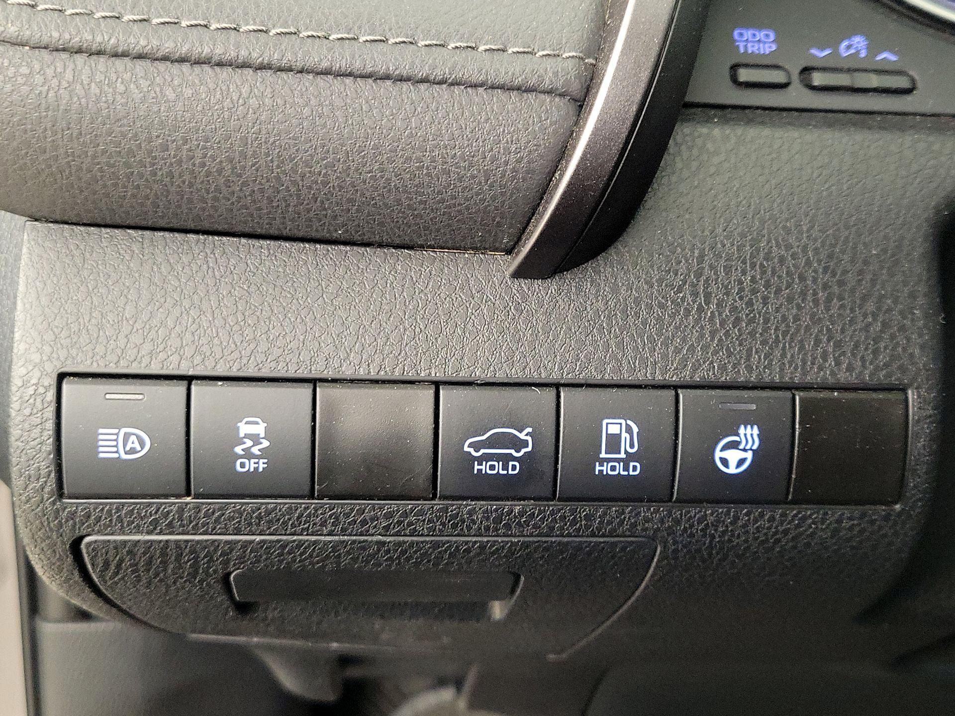 Thumbnail: 2022 Toyota Camry - 13