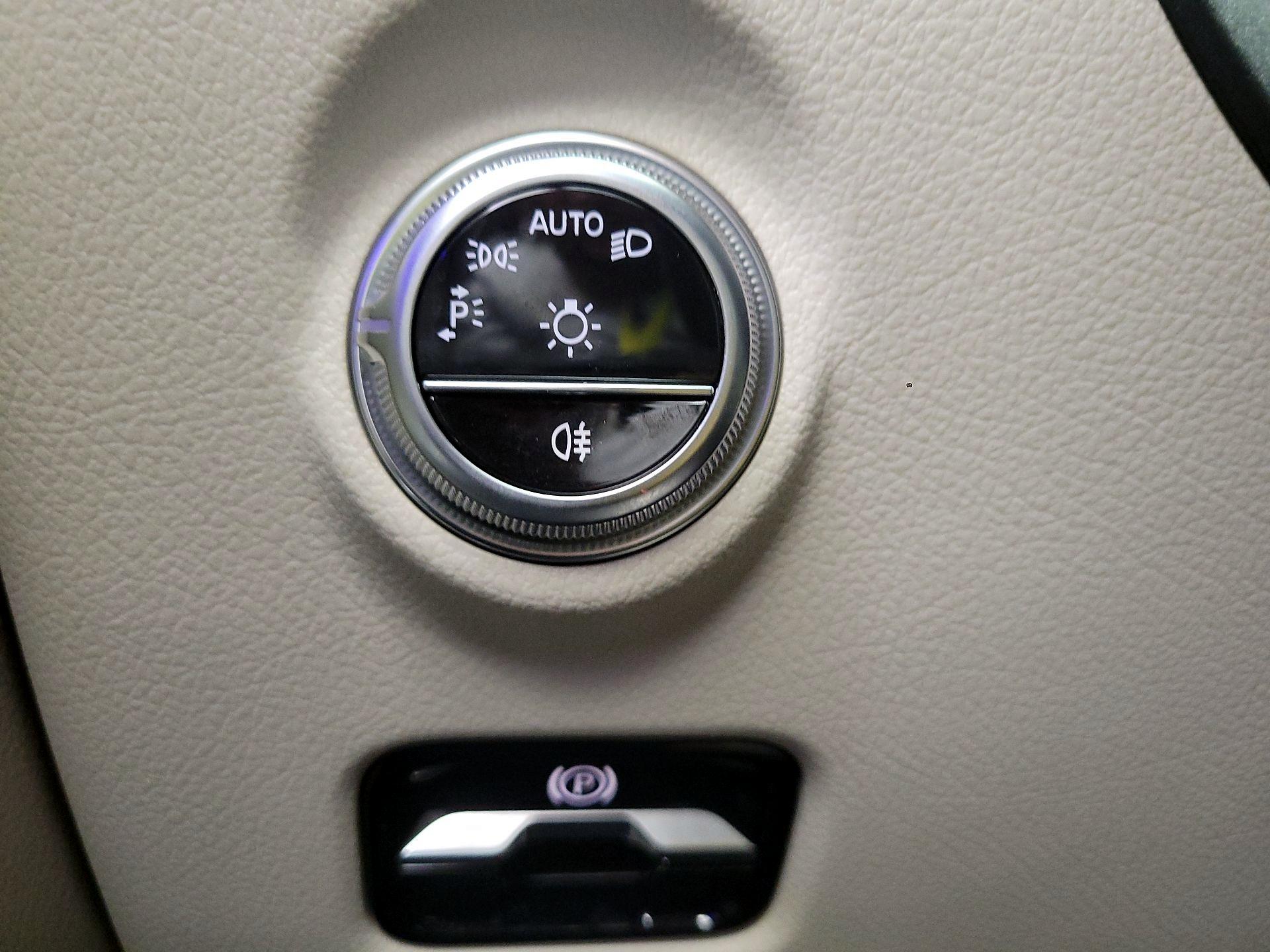 Thumbnail: 2023 Mercedes-Benz C-Class - 13