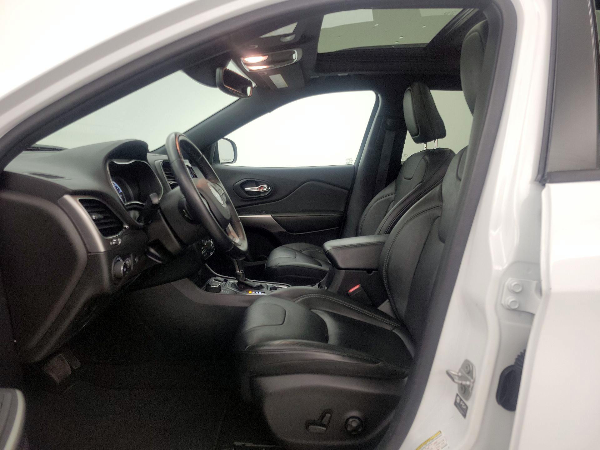 Thumbnail: 2021 Jeep Cherokee - 11