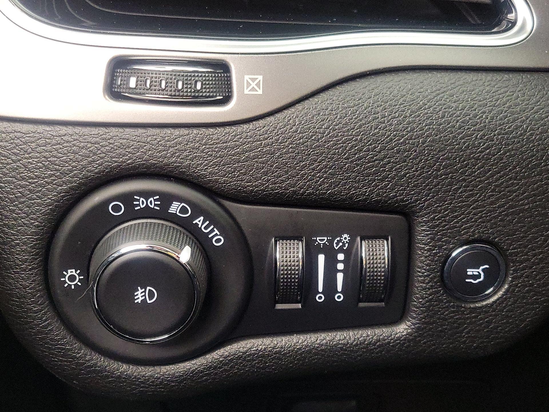 Thumbnail: 2021 Jeep Cherokee - 13