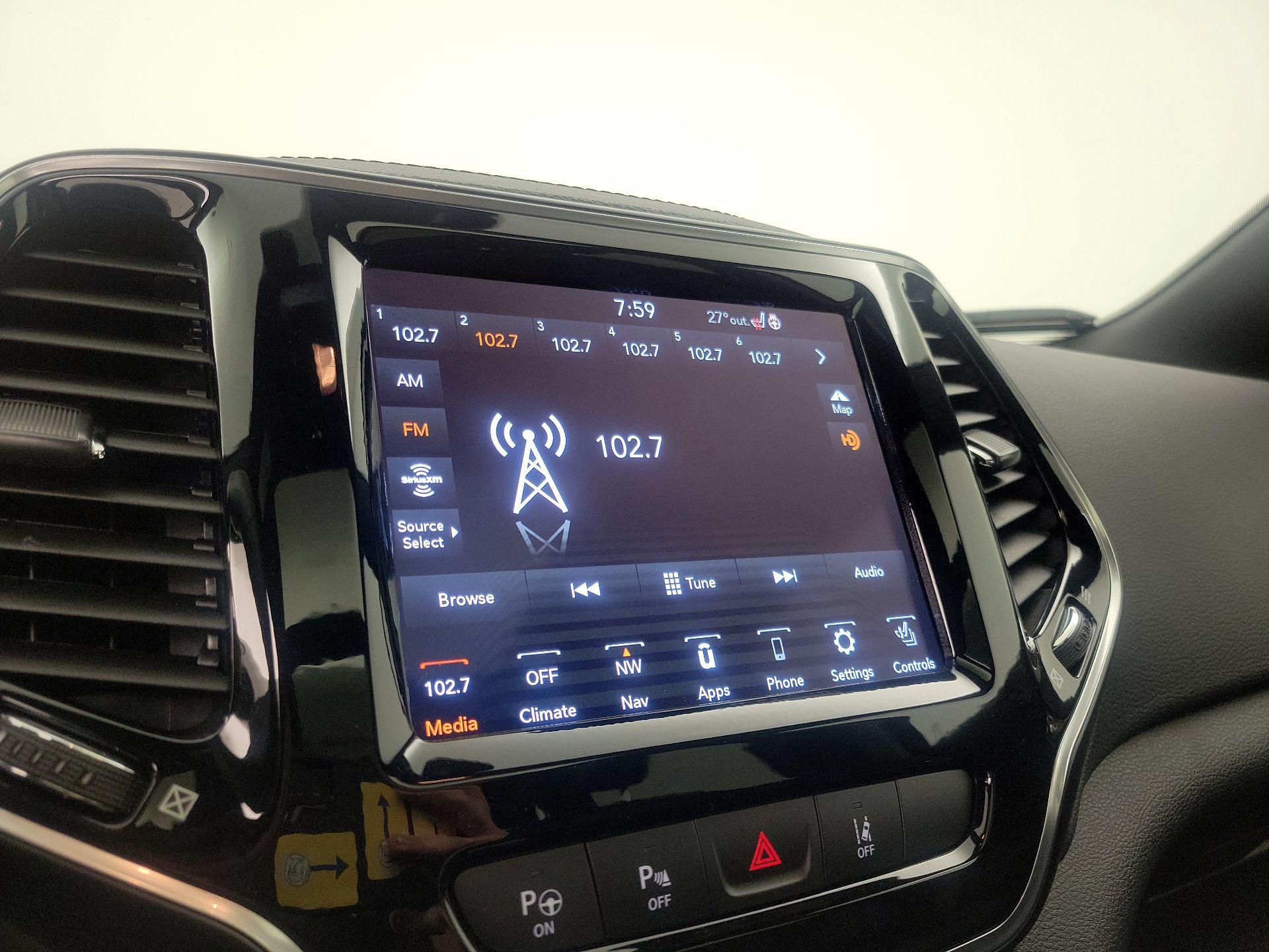 Thumbnail: 2021 Jeep Cherokee - 16