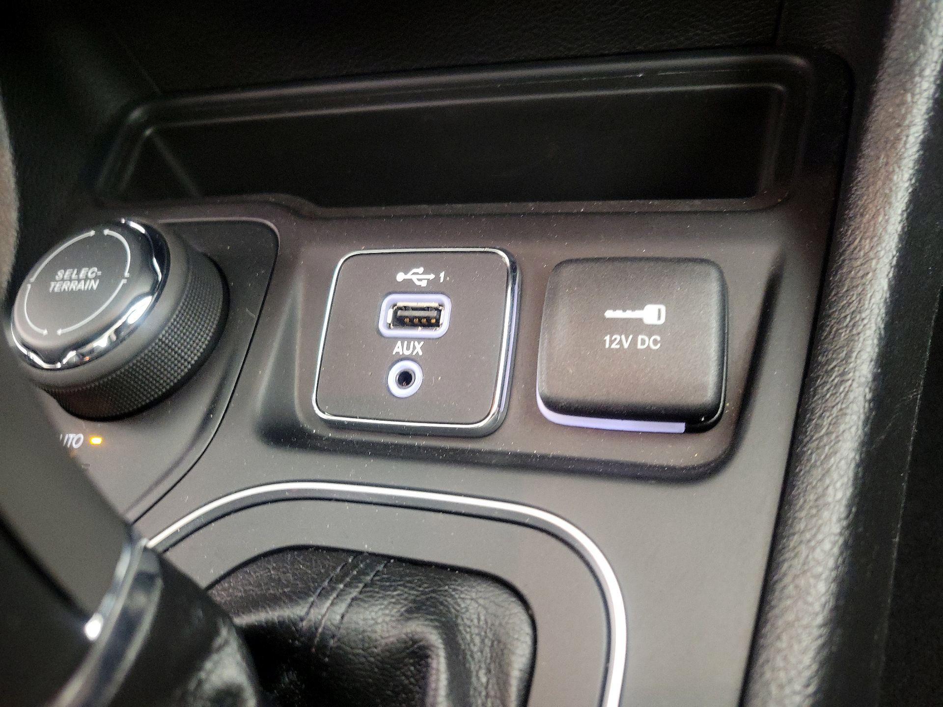 Thumbnail: 2021 Jeep Cherokee - 19