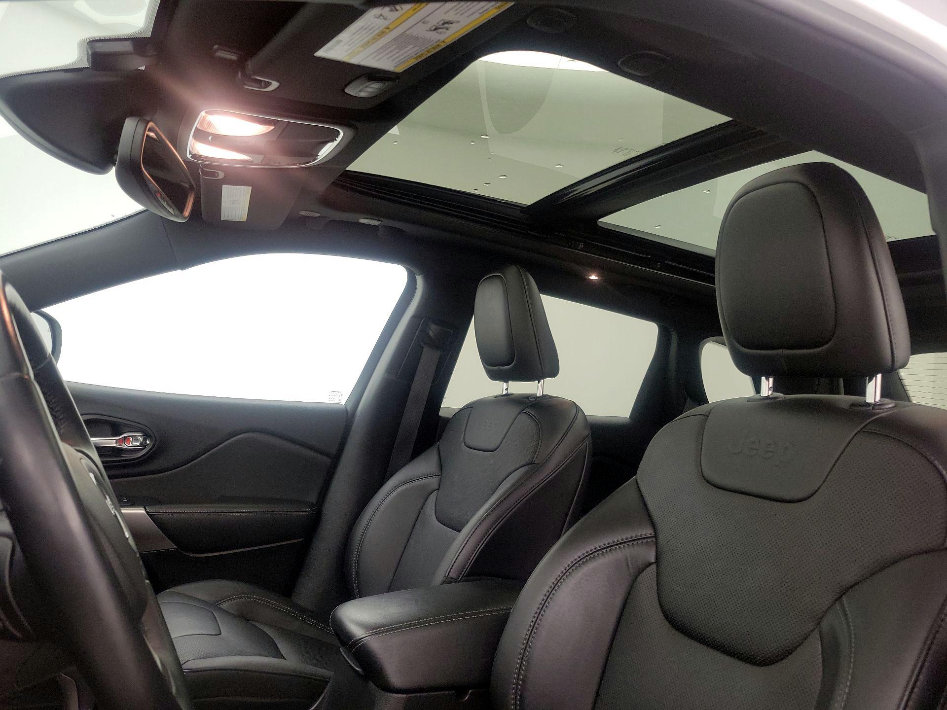 Thumbnail: 2021 Jeep Cherokee - 20