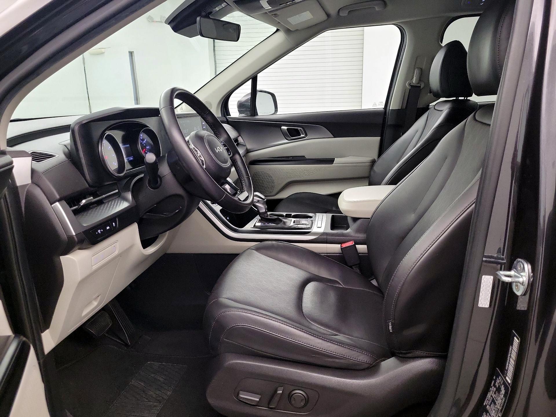 Thumbnail: 2023 Kia Carnival - 9