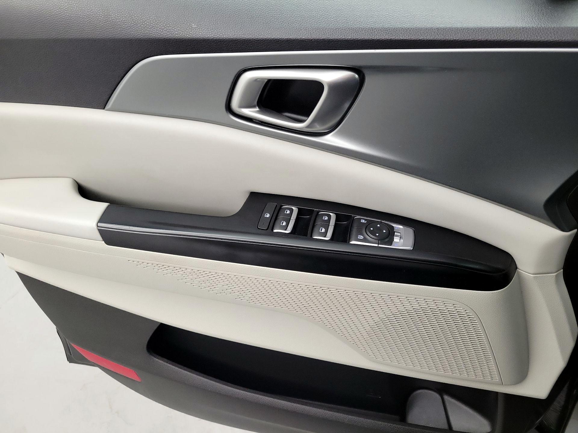 Thumbnail: 2023 Kia Carnival - 10