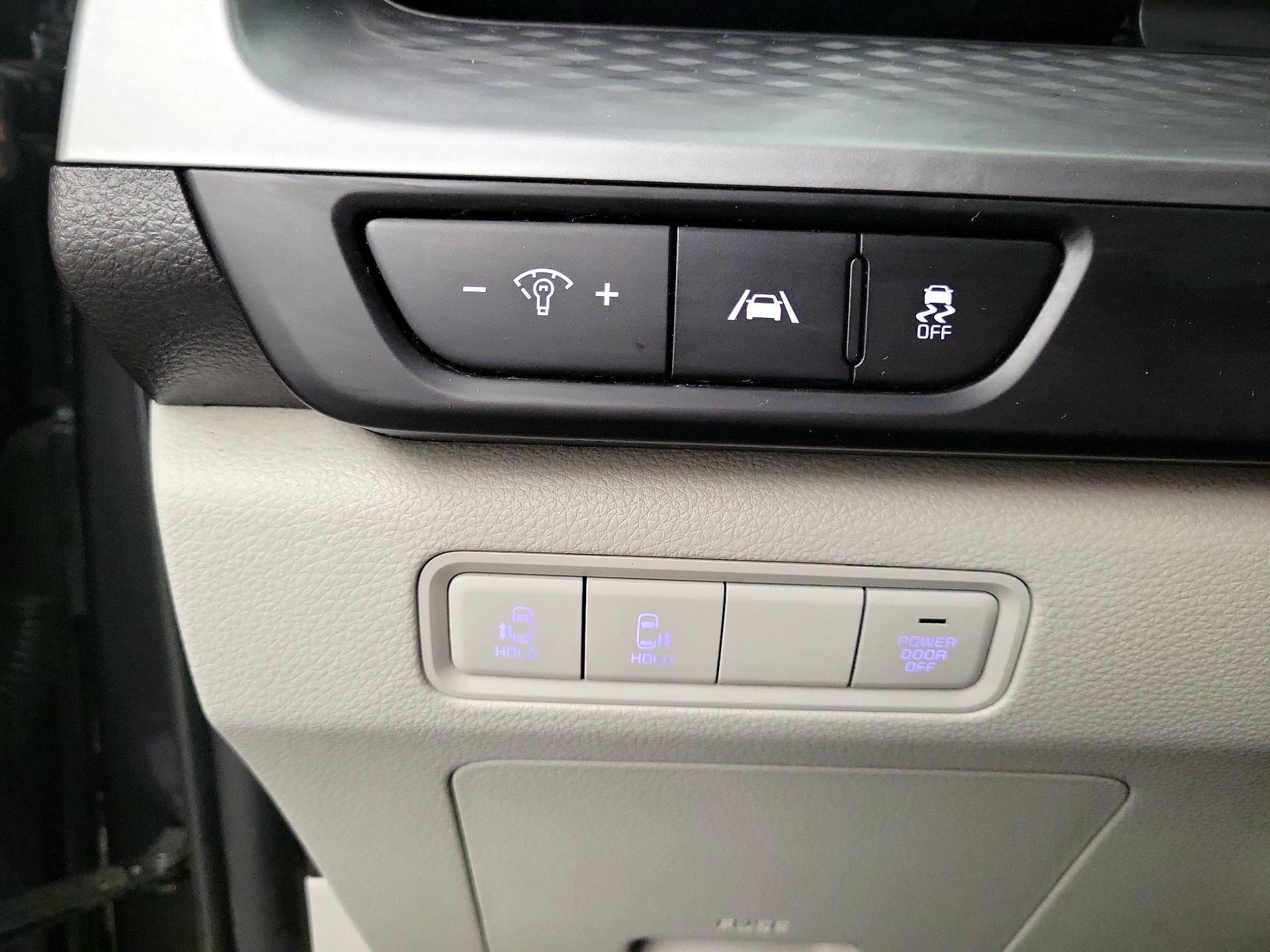 Thumbnail: 2023 Kia Carnival - 11