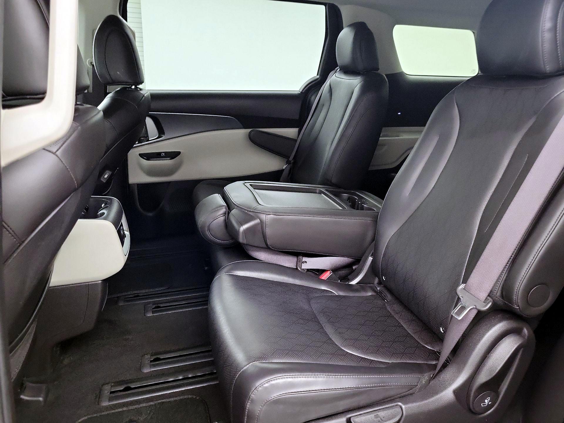 Thumbnail: 2023 Kia Carnival - 17