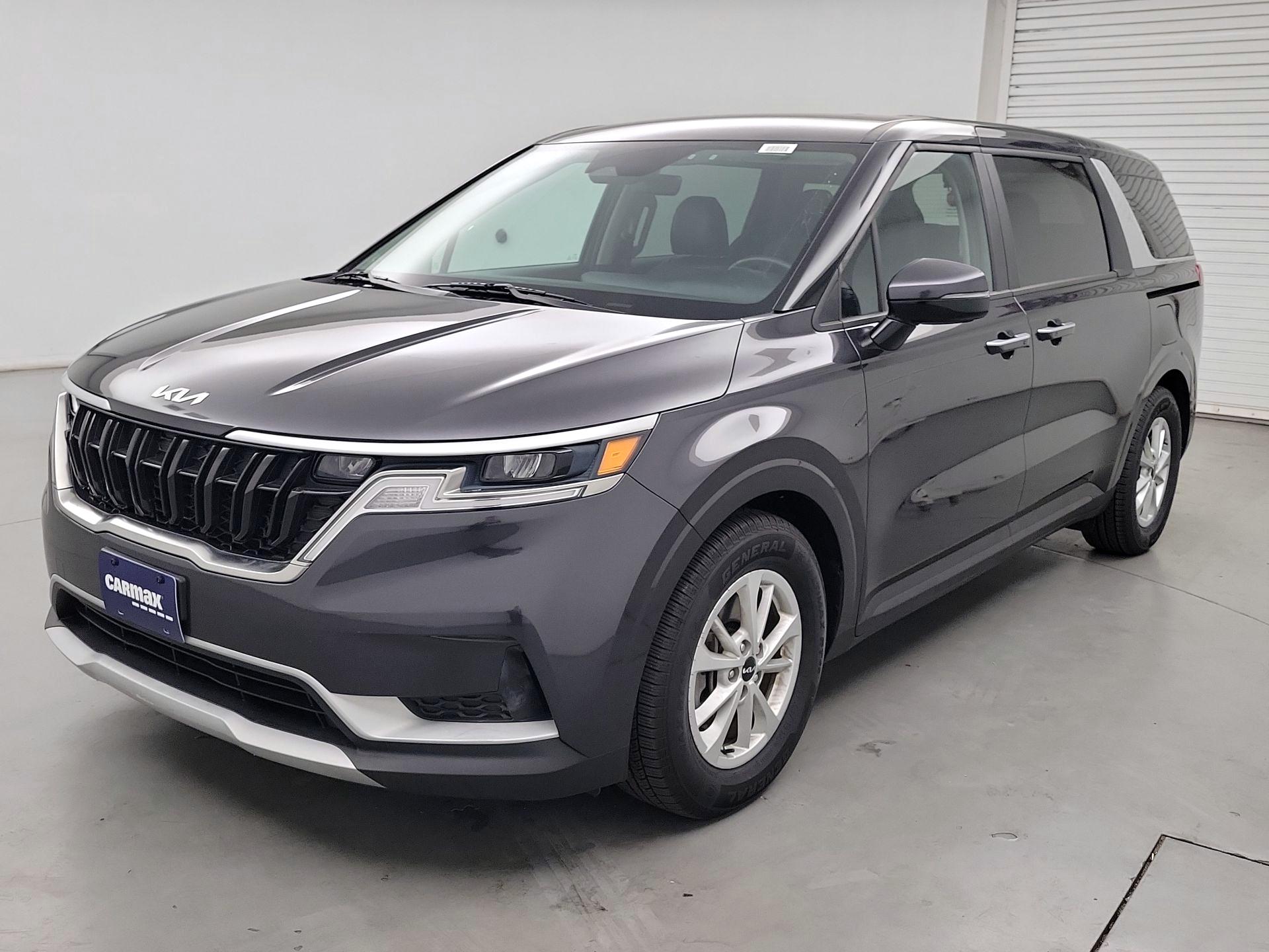 Thumbnail: 2023 Kia Carnival - 3