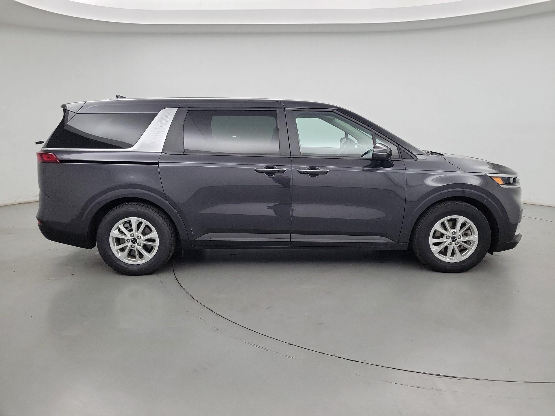 Thumbnail: 2023 Kia Carnival - 4