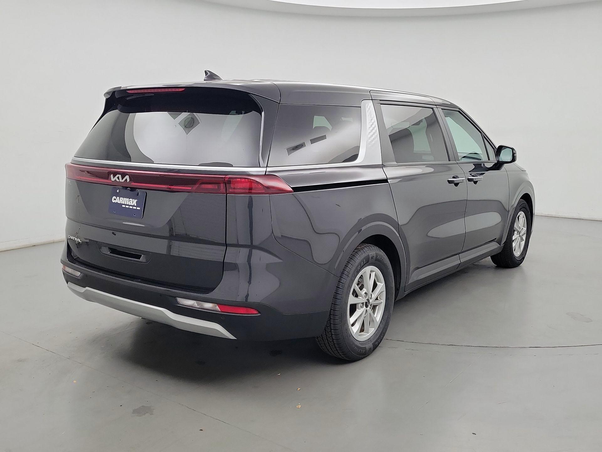 Thumbnail: 2023 Kia Carnival - 5