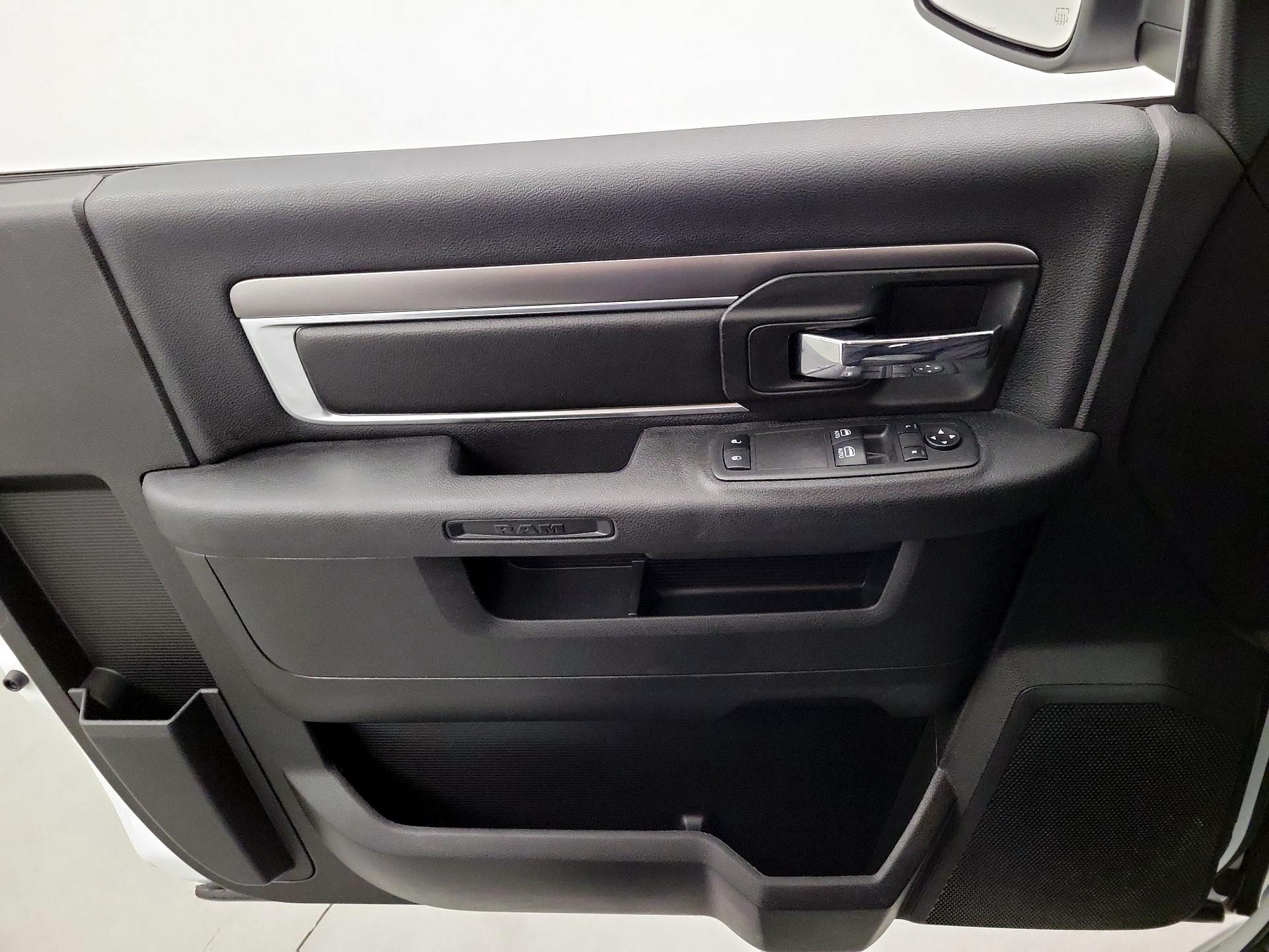 Thumbnail: 2021 RAM 1500 Classic - 10