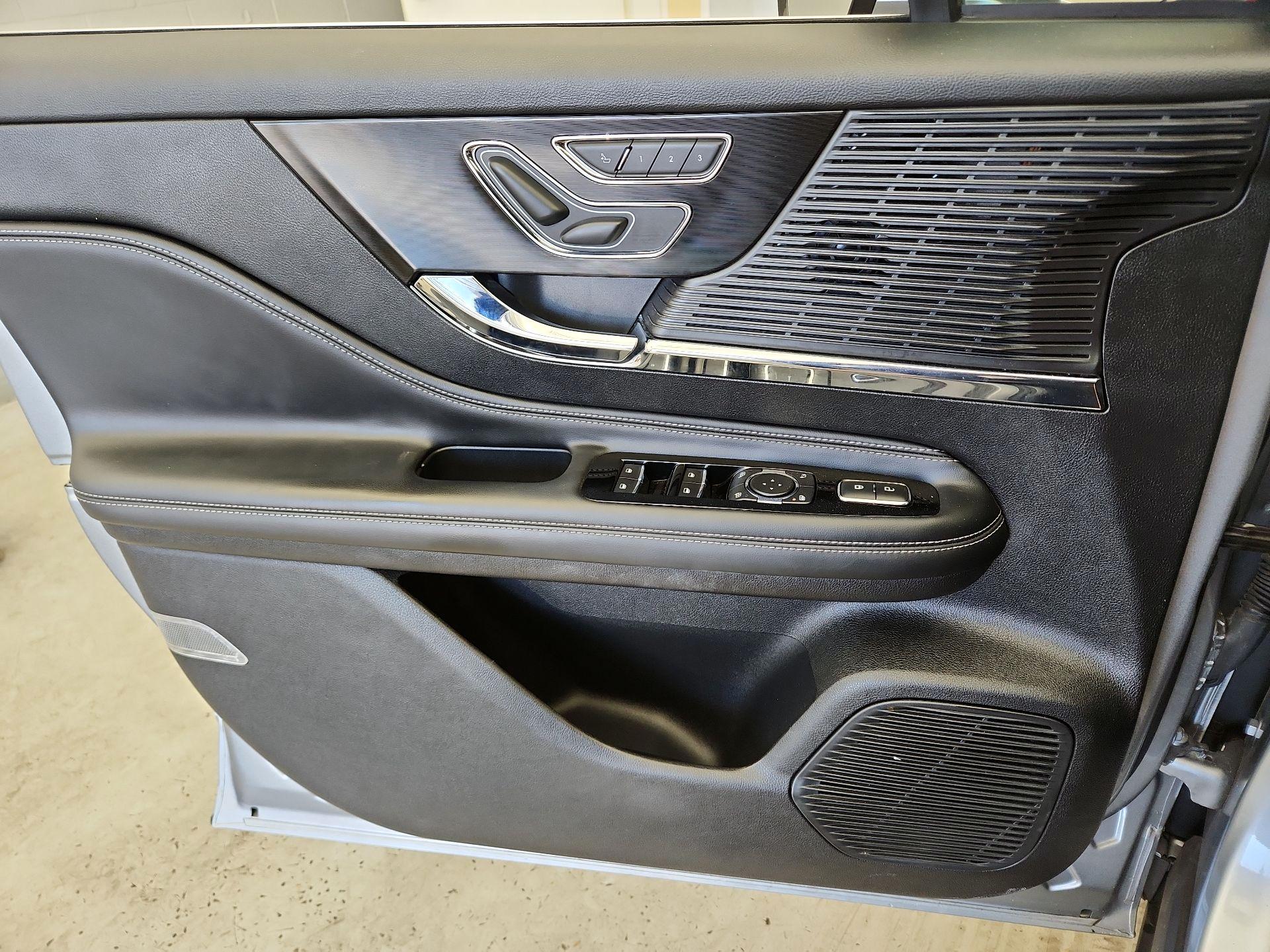 Thumbnail: 2022 Lincoln Corsair - 12