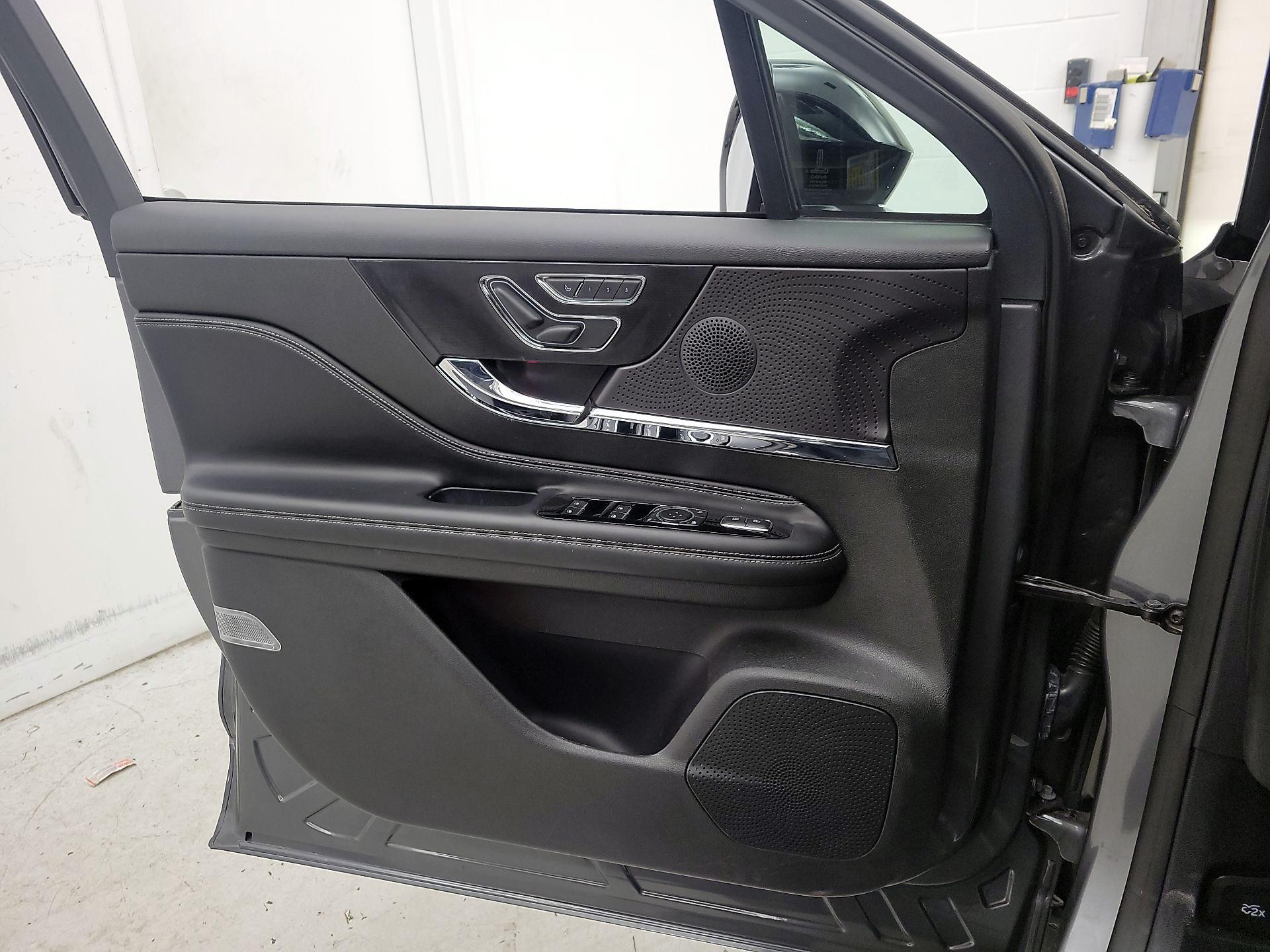 Thumbnail: 2023 Lincoln Corsair - 12