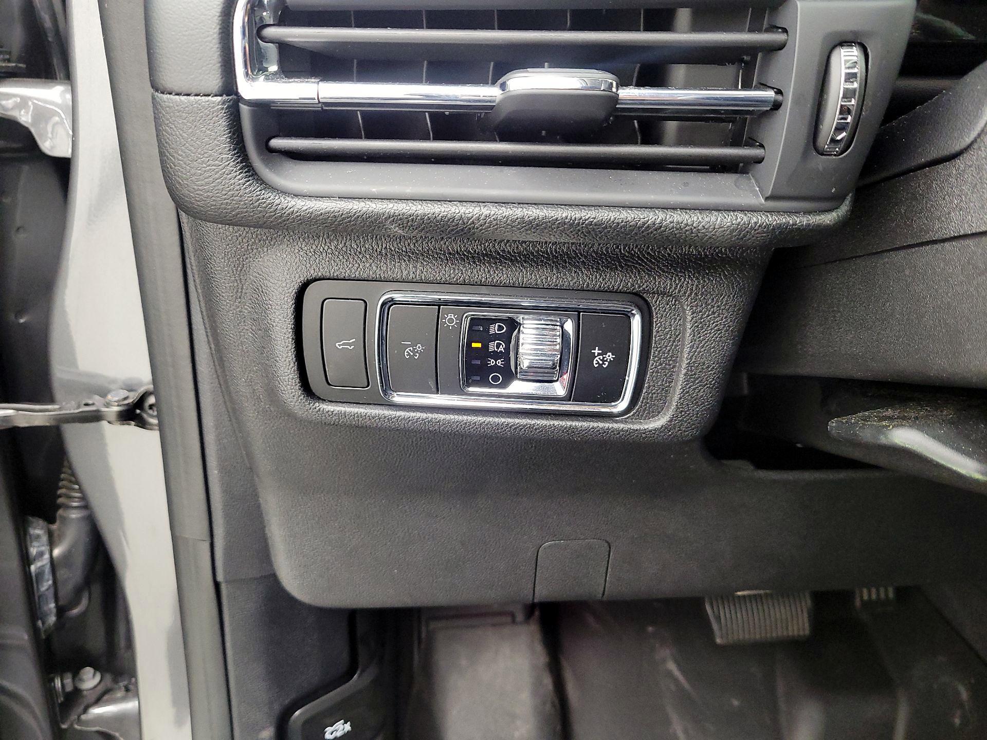 Thumbnail: 2023 Lincoln Corsair - 13