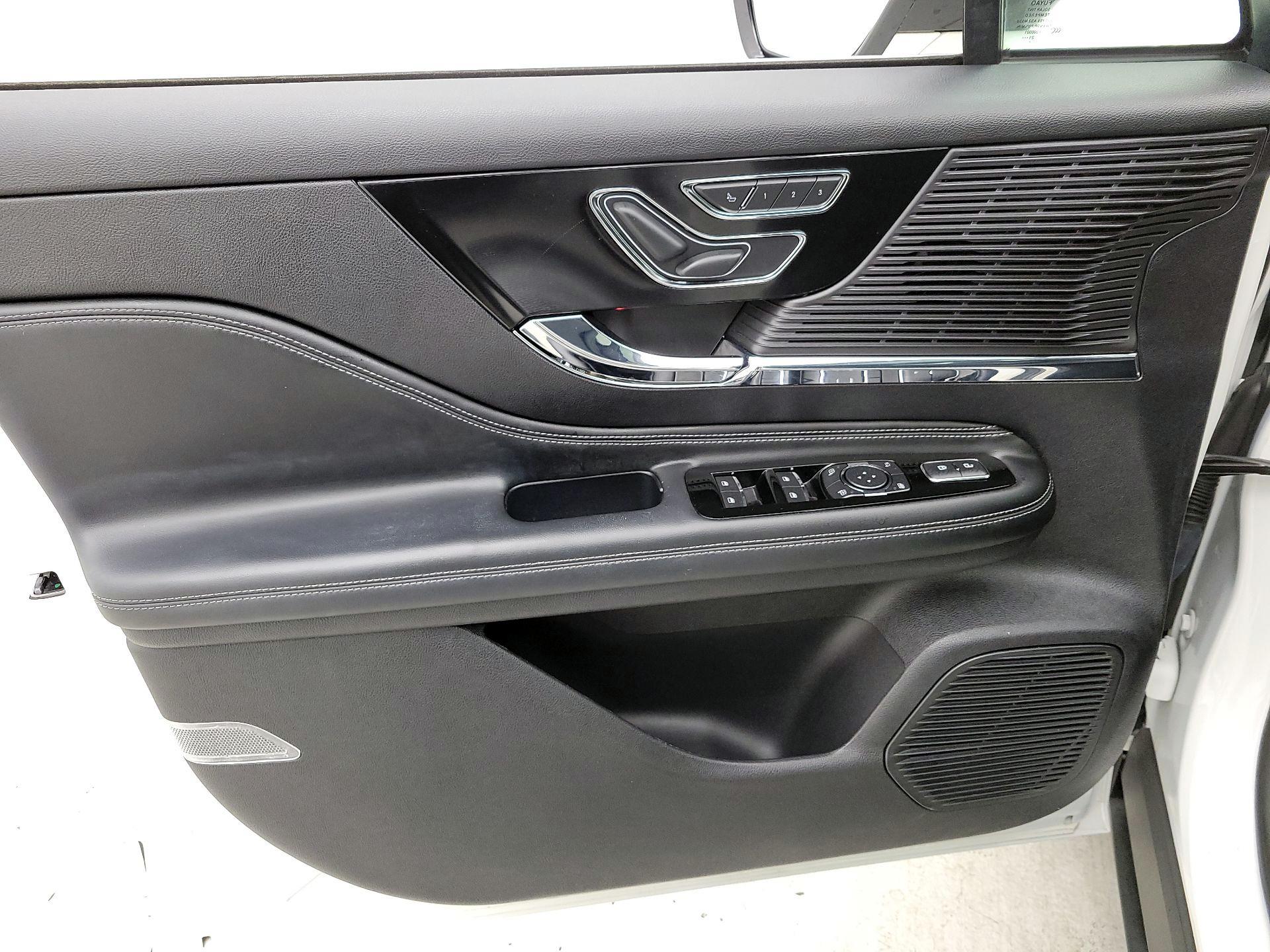 Thumbnail: 2022 Lincoln Corsair - 12