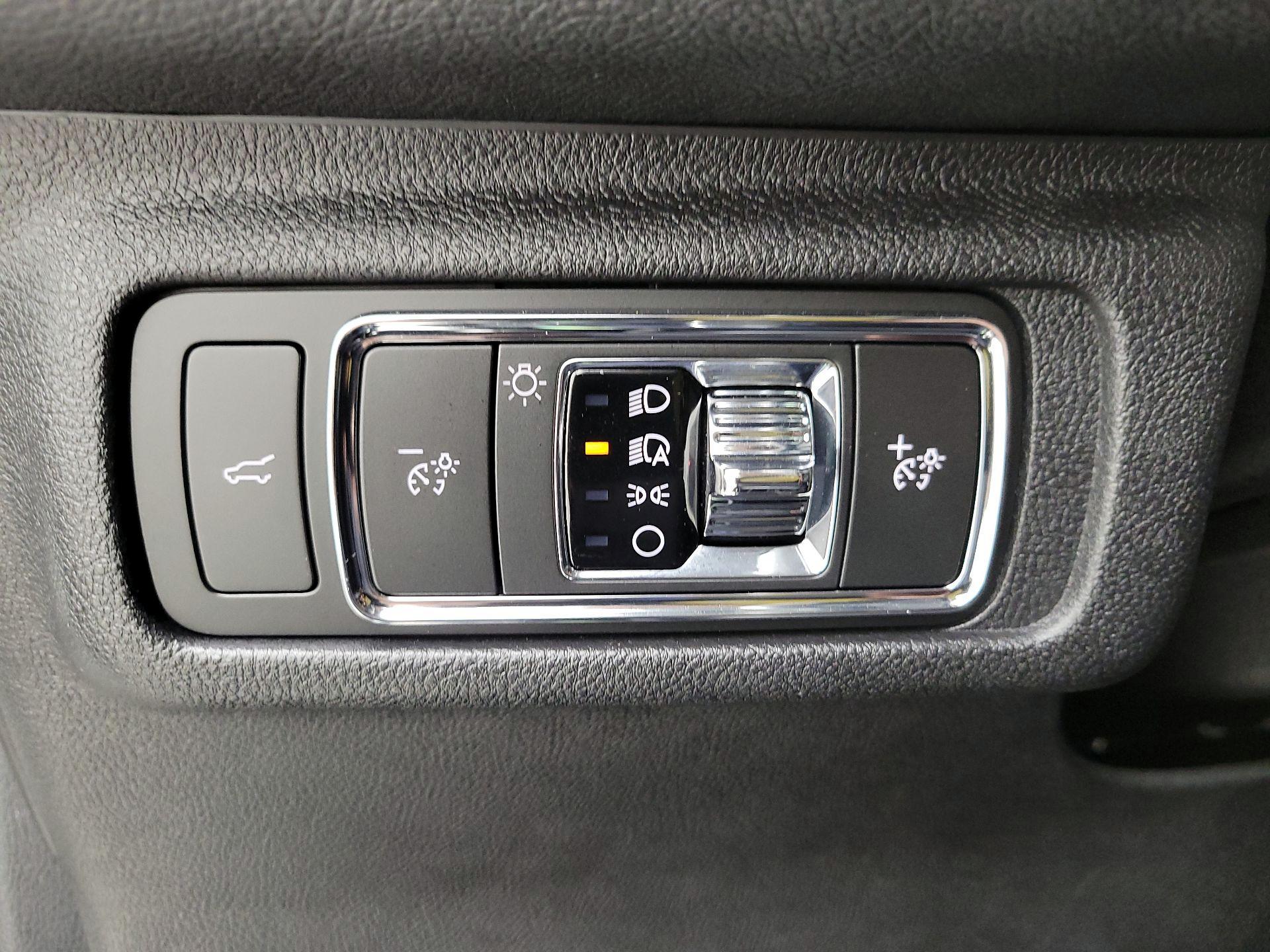 Thumbnail: 2022 Lincoln Corsair - 13