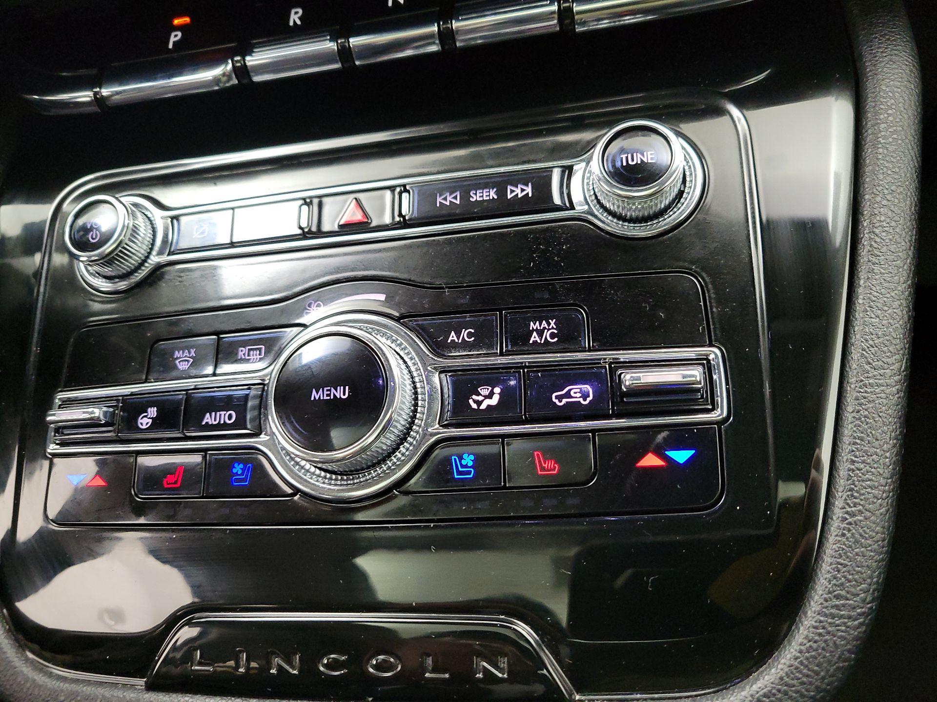 Thumbnail: 2022 Lincoln Corsair - 17