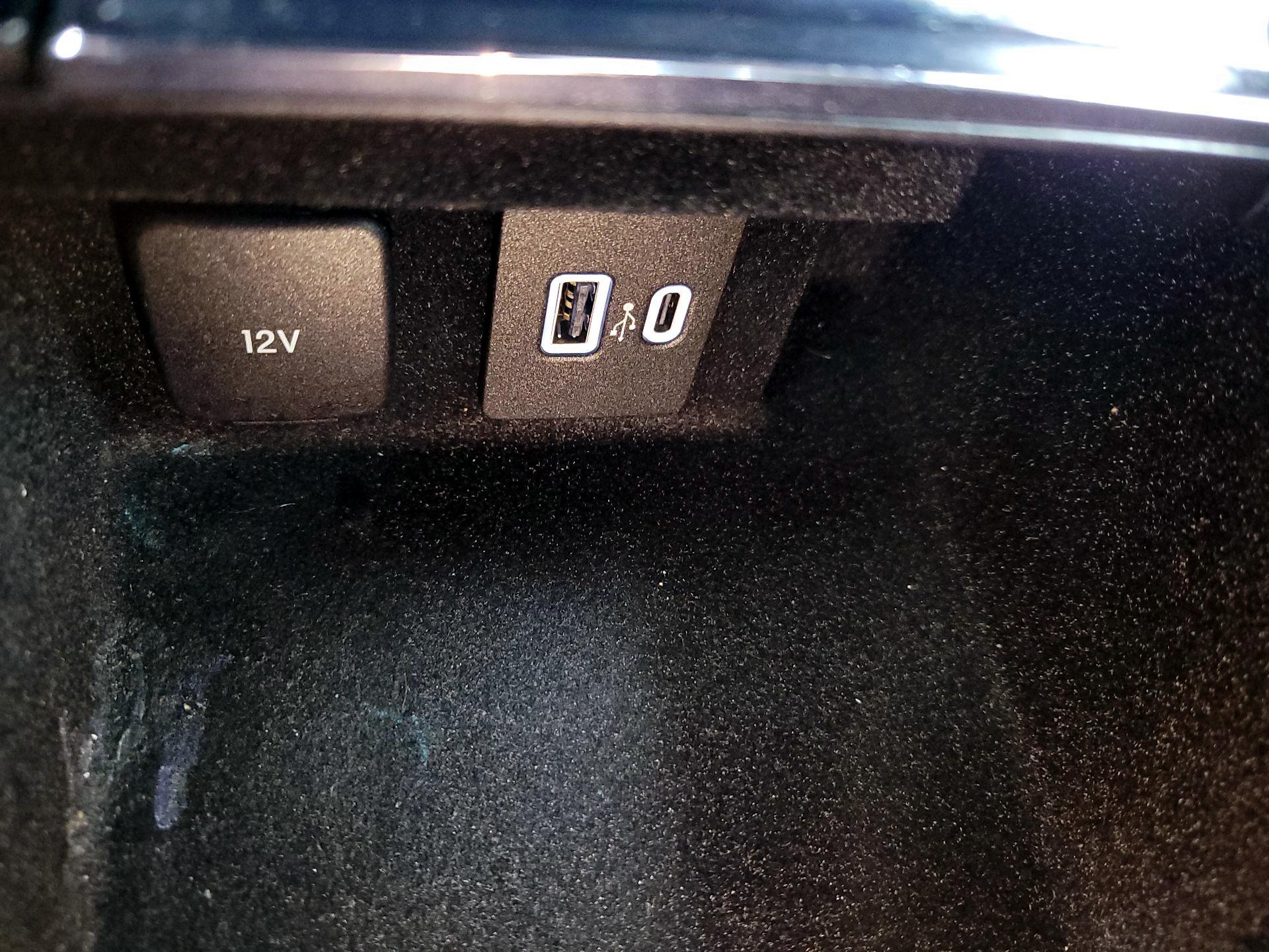 Thumbnail: 2022 Lincoln Corsair - 19