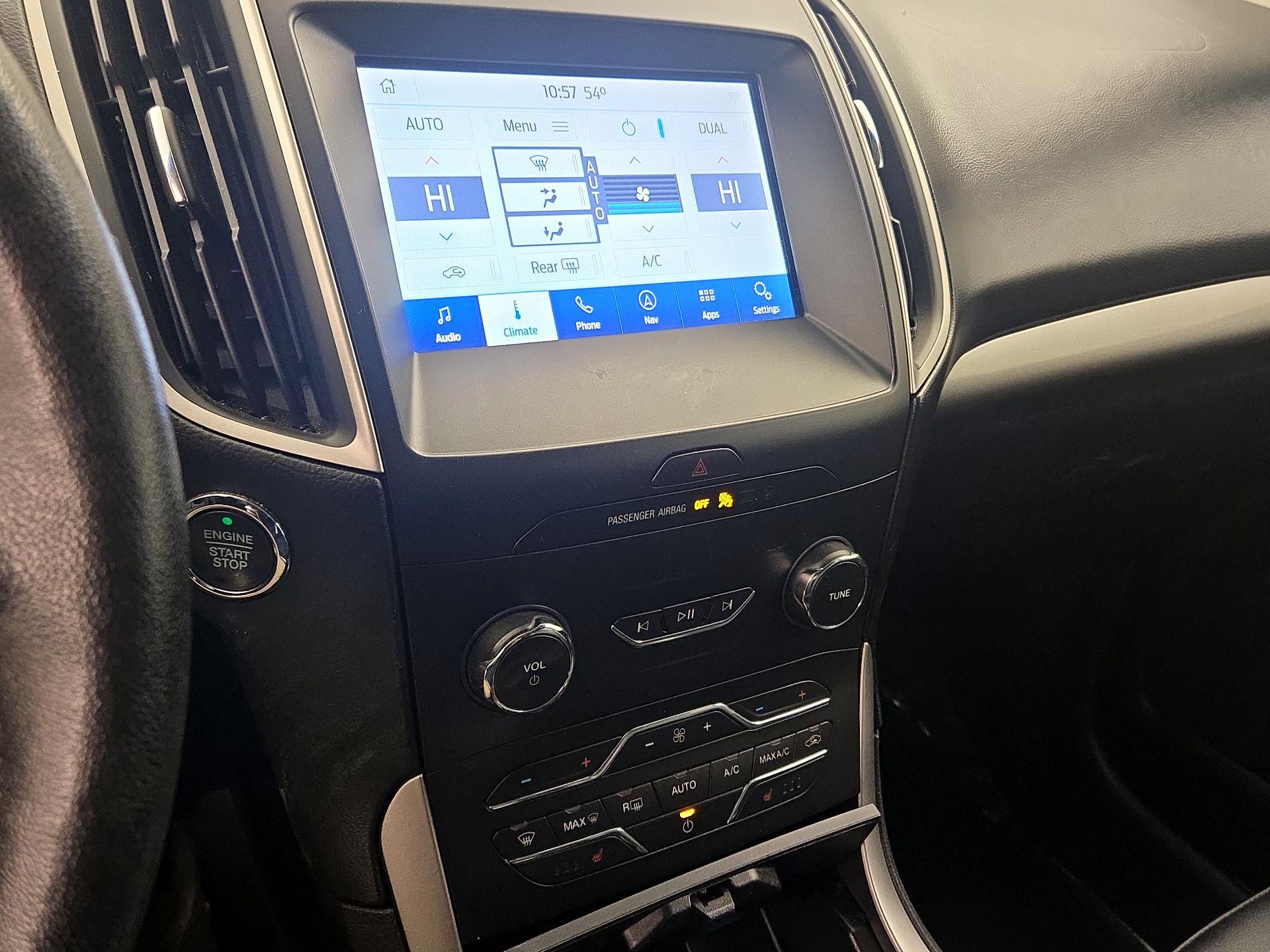 Thumbnail: 2020 Ford Edge - 17