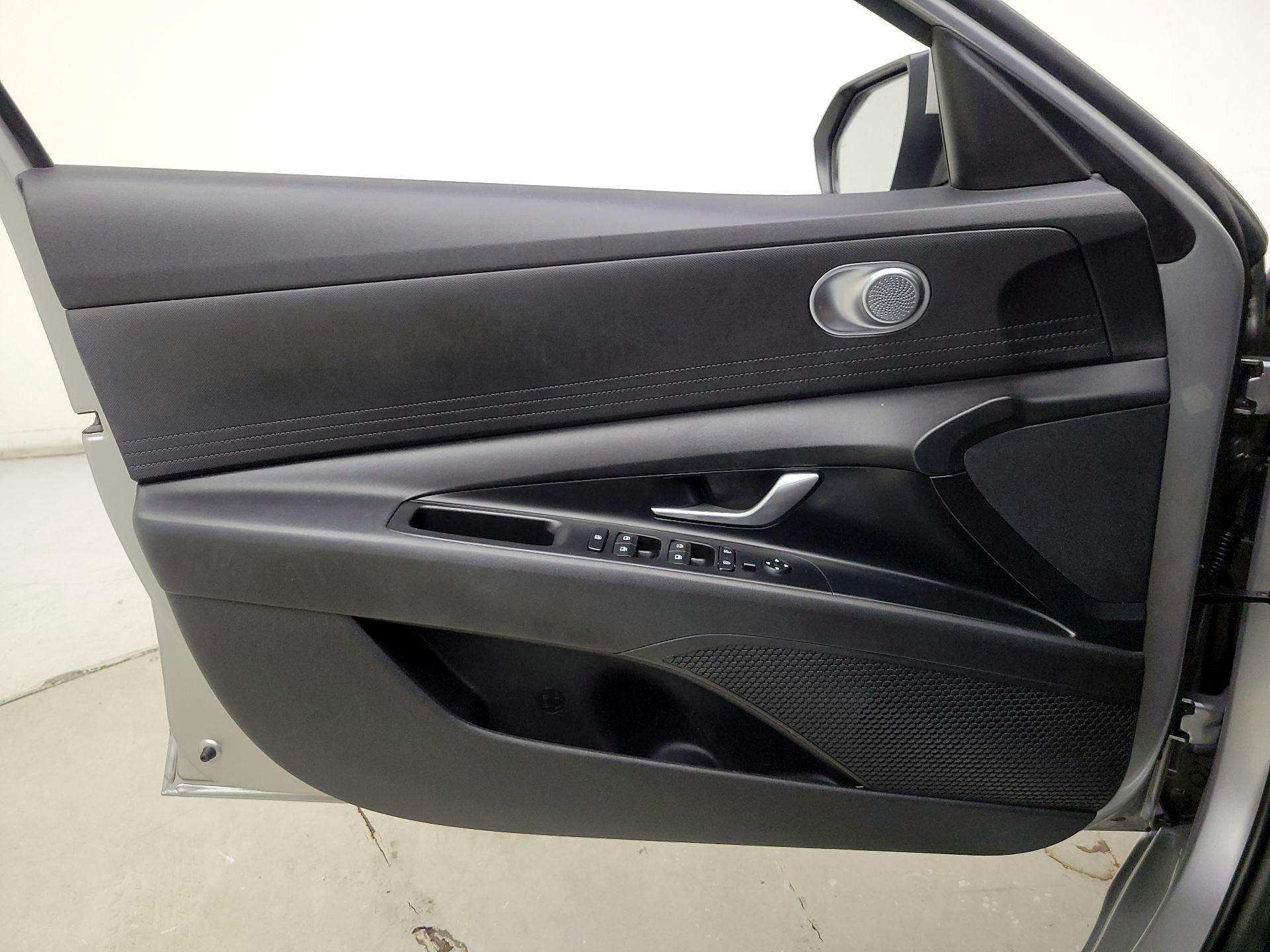 Thumbnail: 2021 Hyundai Elantra - 12