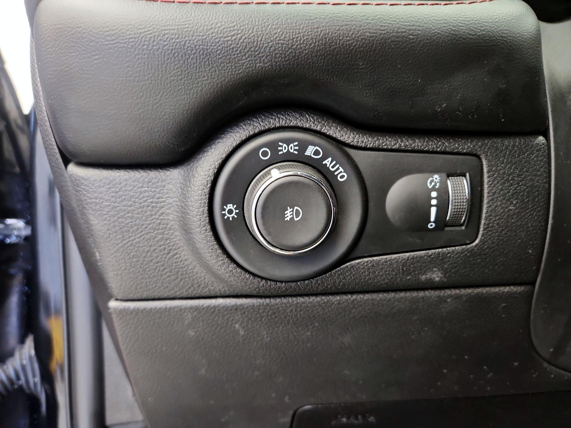 Thumbnail: 2021 Dodge Durango - 13