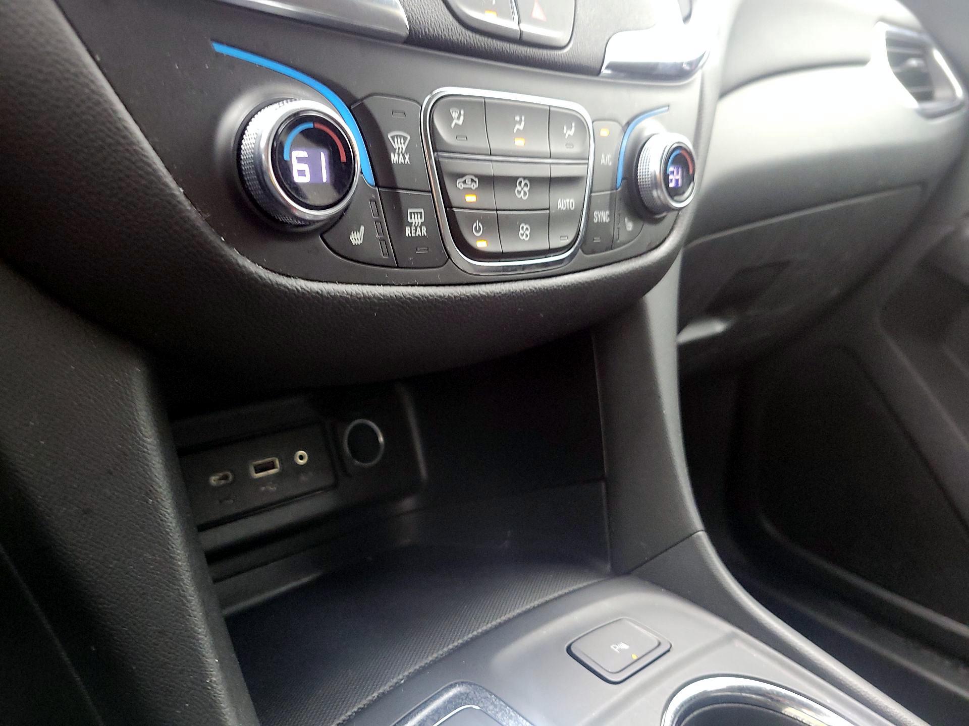 Thumbnail: 2022 Chevrolet Equinox - 16