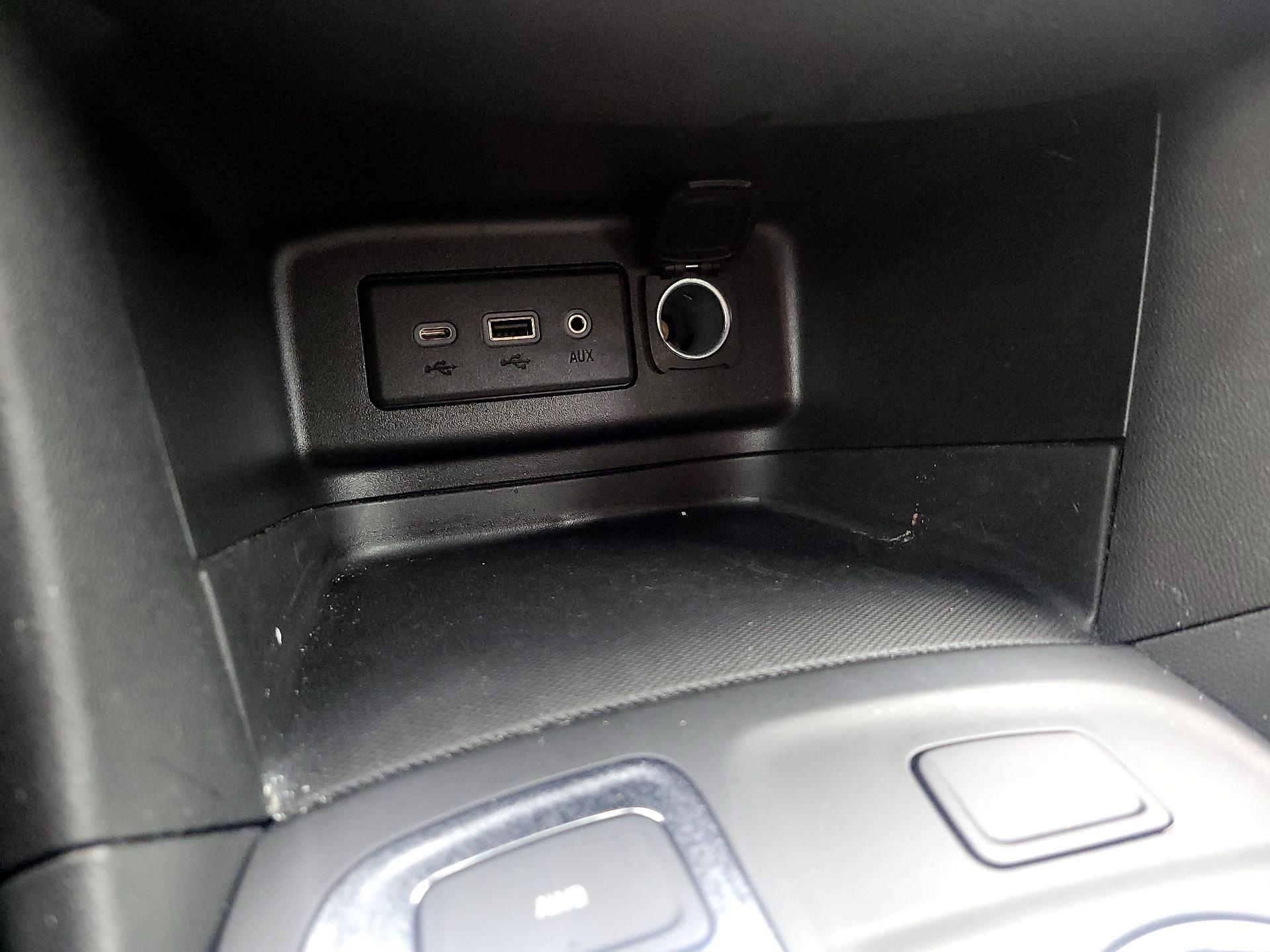 Thumbnail: 2022 Chevrolet Equinox - 18