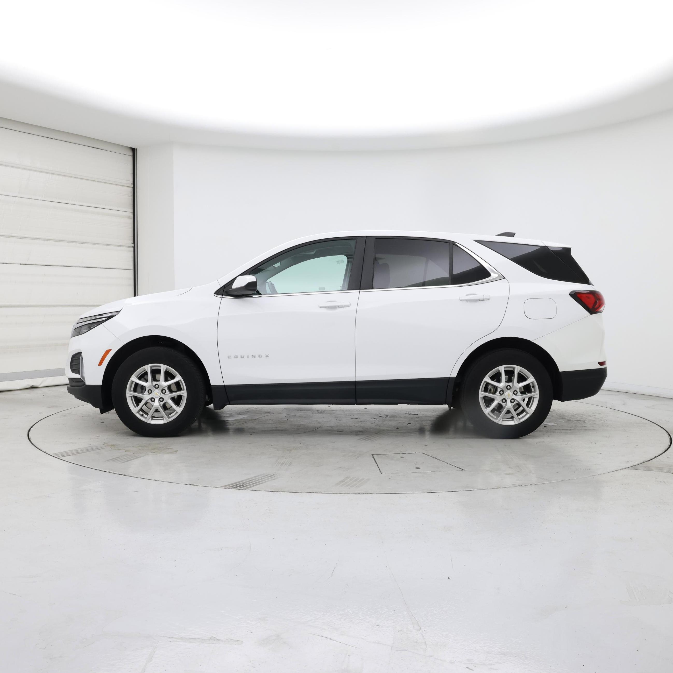 Thumbnail: 2022 Chevrolet Equinox - 3