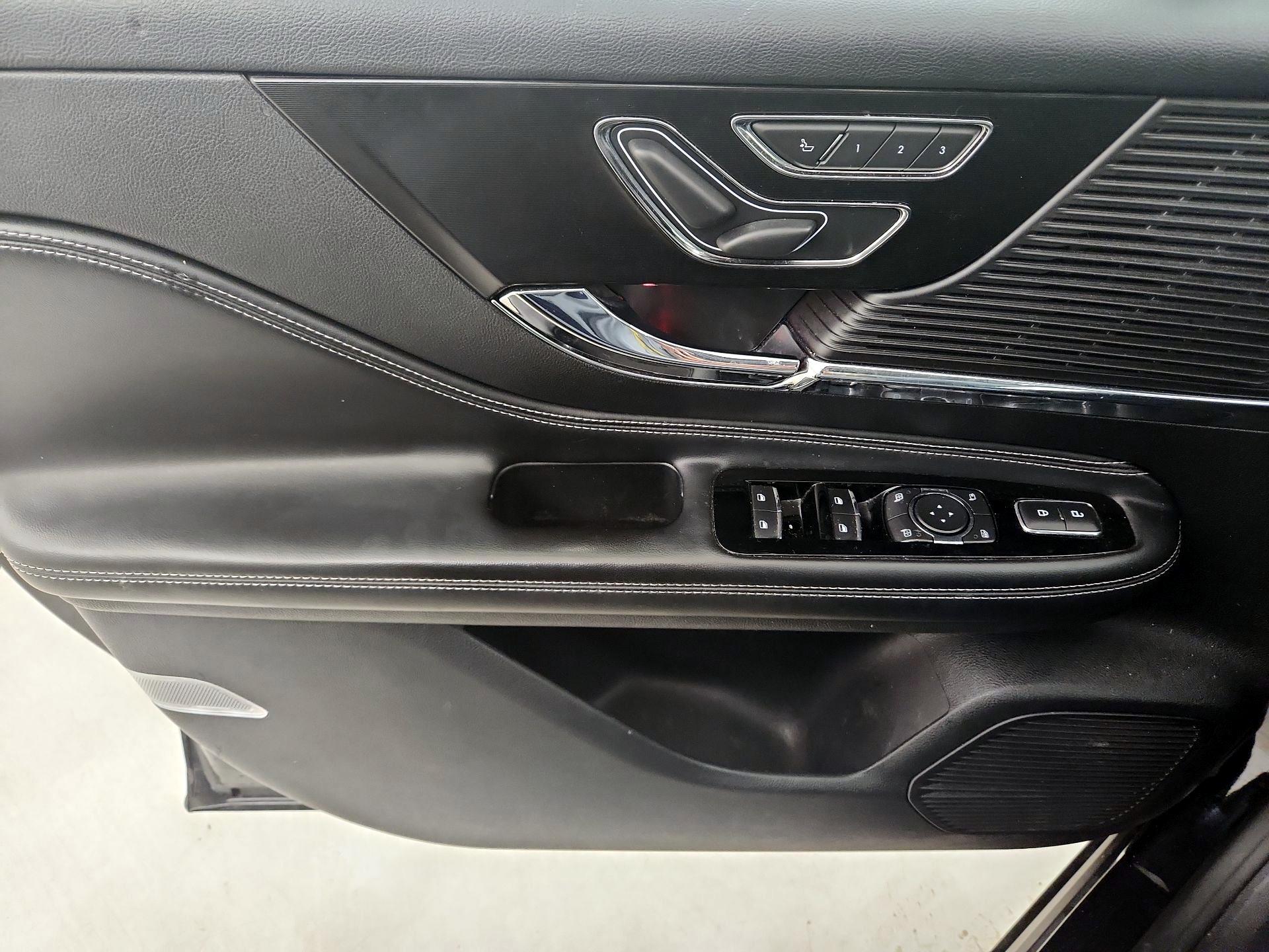 Thumbnail: 2022 Lincoln Corsair - 12