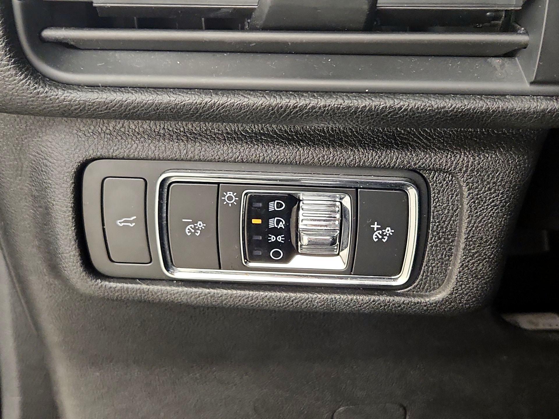 Thumbnail: 2022 Lincoln Corsair - 13