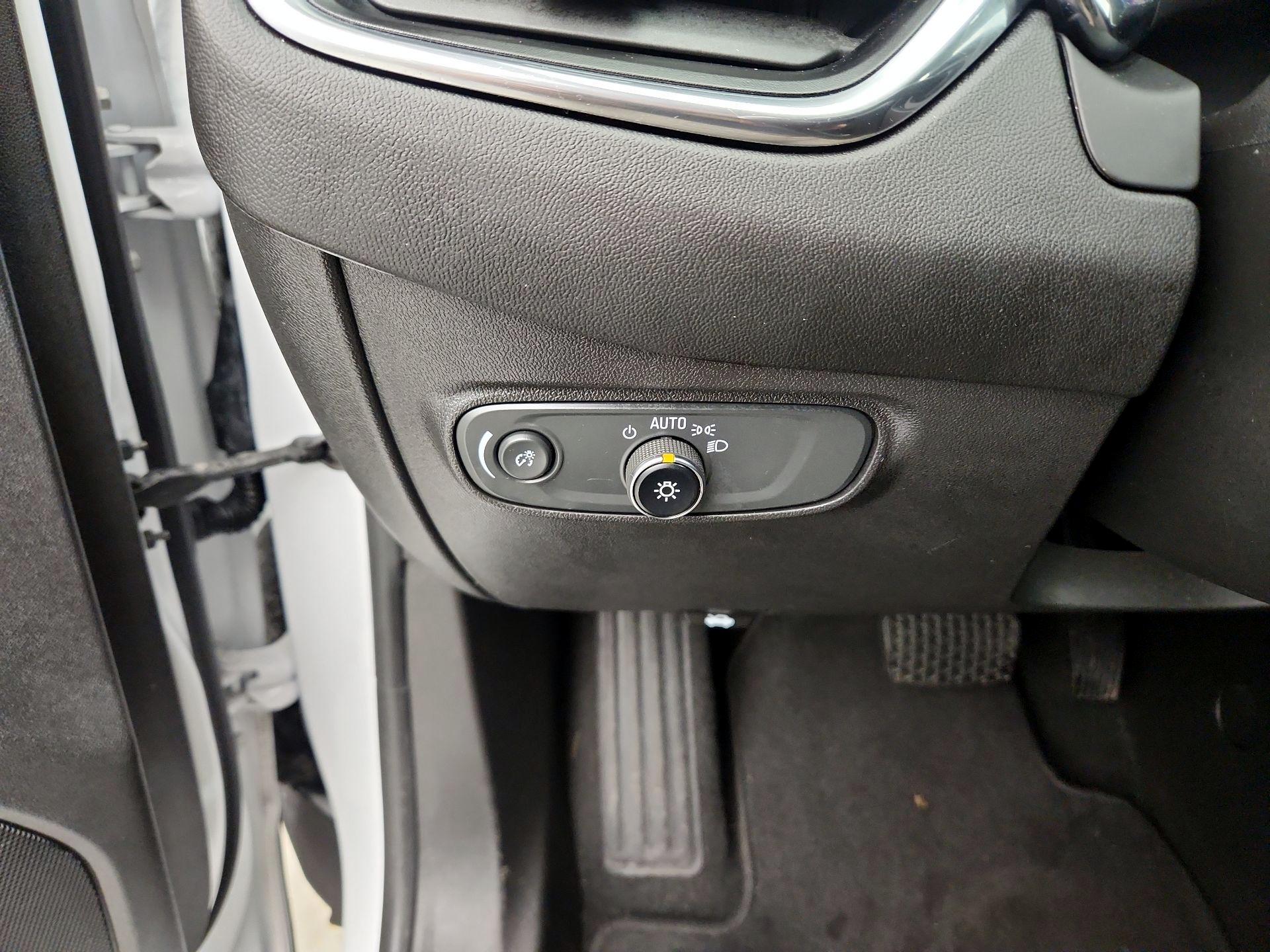 Thumbnail: 2022 Chevrolet Equinox - 13