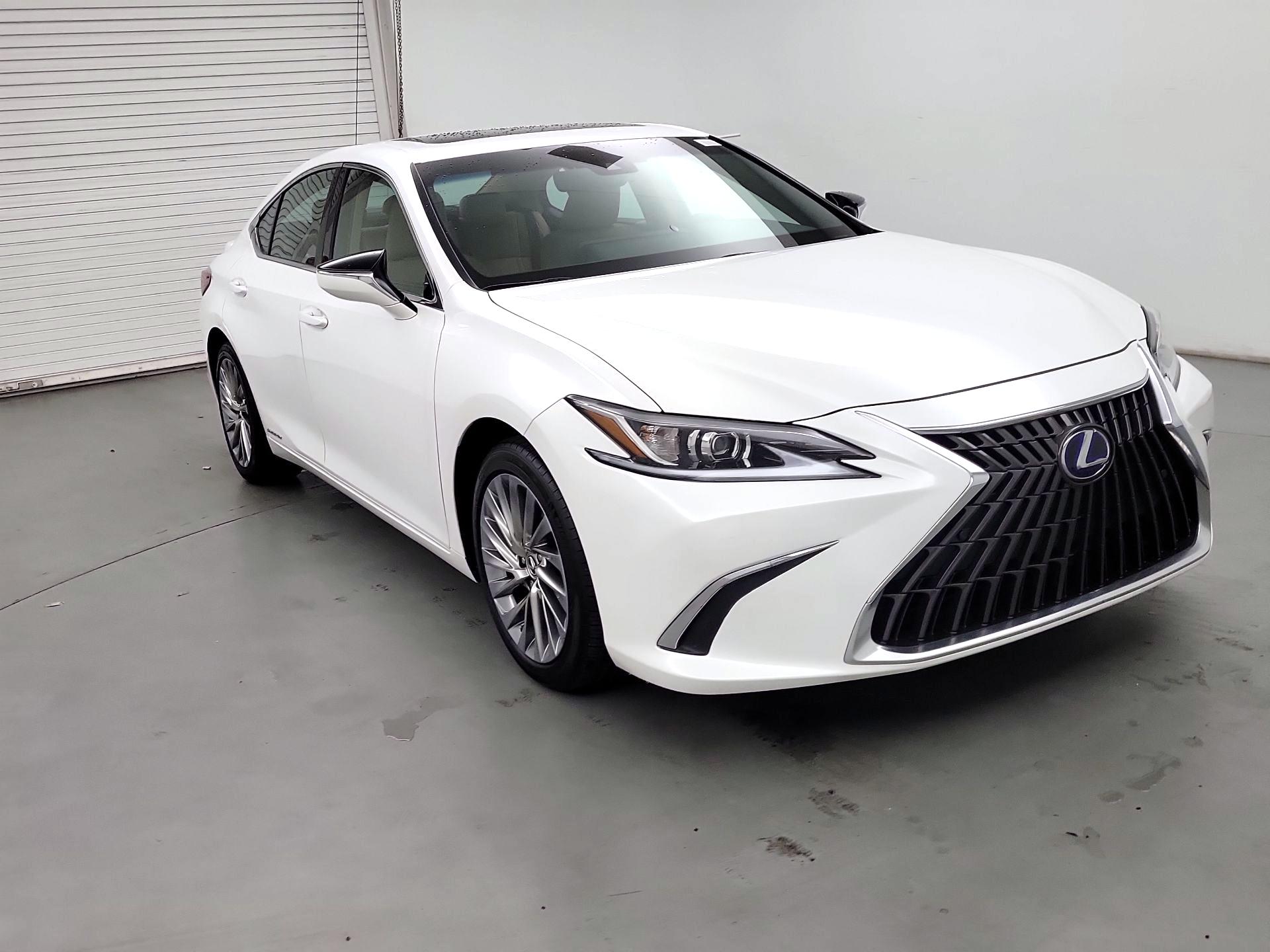 Thumbnail: 2022 Lexus ES - 1