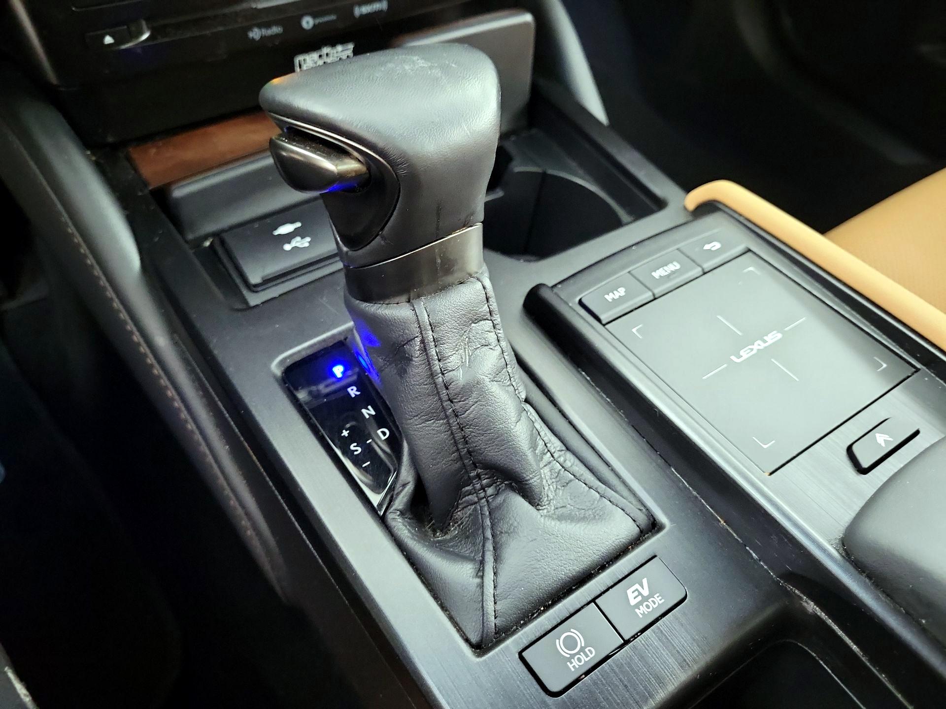 Thumbnail: 2022 Lexus ES - 16
