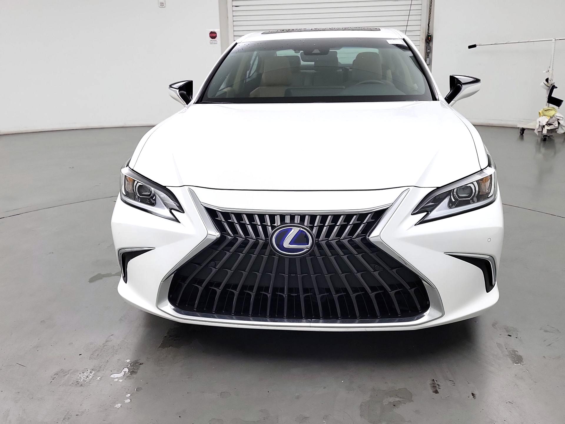 Thumbnail: 2022 Lexus ES - 2