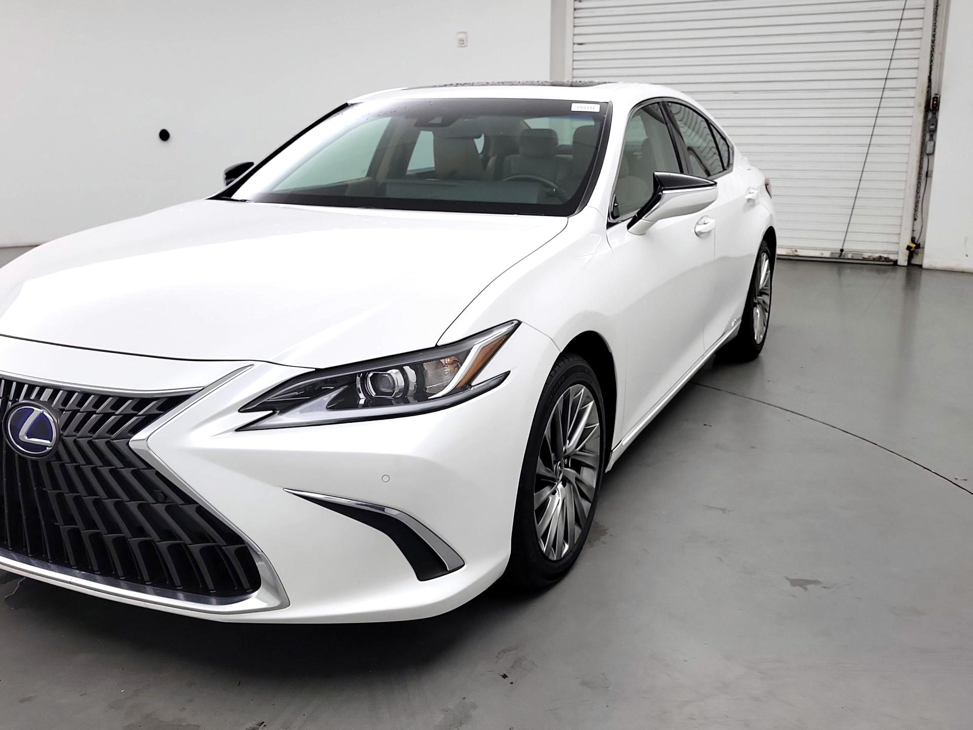 Thumbnail: 2022 Lexus ES - 3