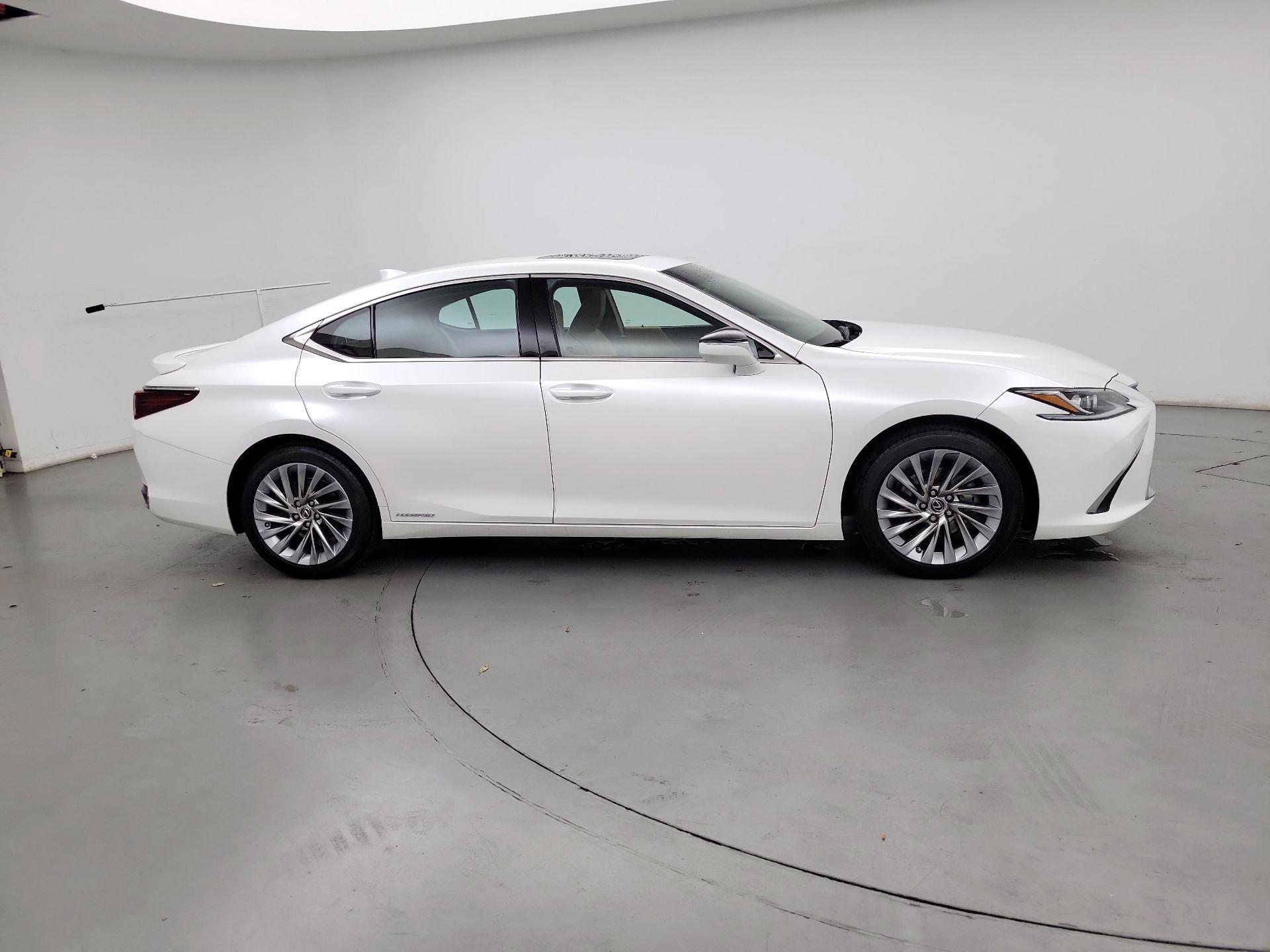 Thumbnail: 2022 Lexus ES - 4